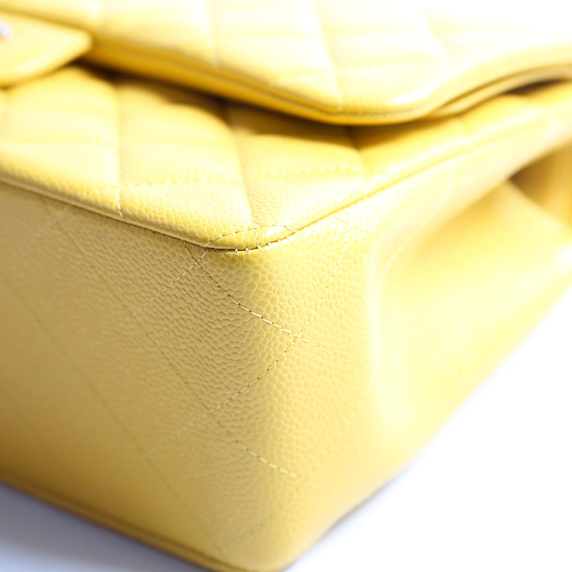 Classic Flap Jumbo Caviar 25-28M Yellow - Image 5