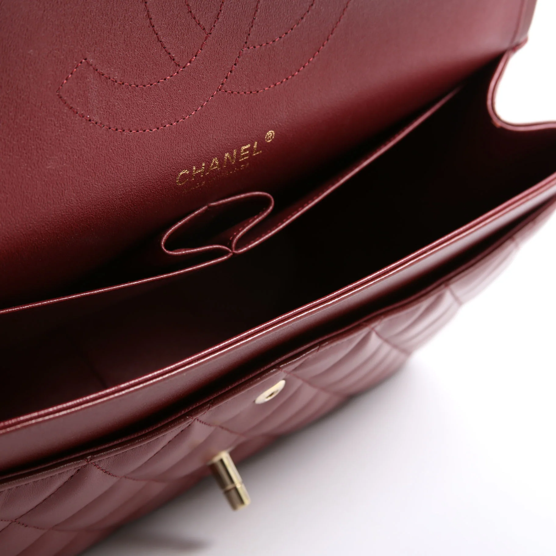 Classic Flap Jumbo Lambskin 21-24m Burgundy/Gold - Image 10