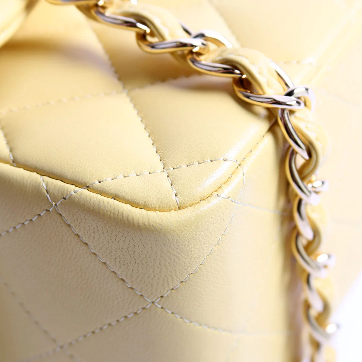 Classic Flap Jumbo Lambskin 21-24M Yellow - Image 5