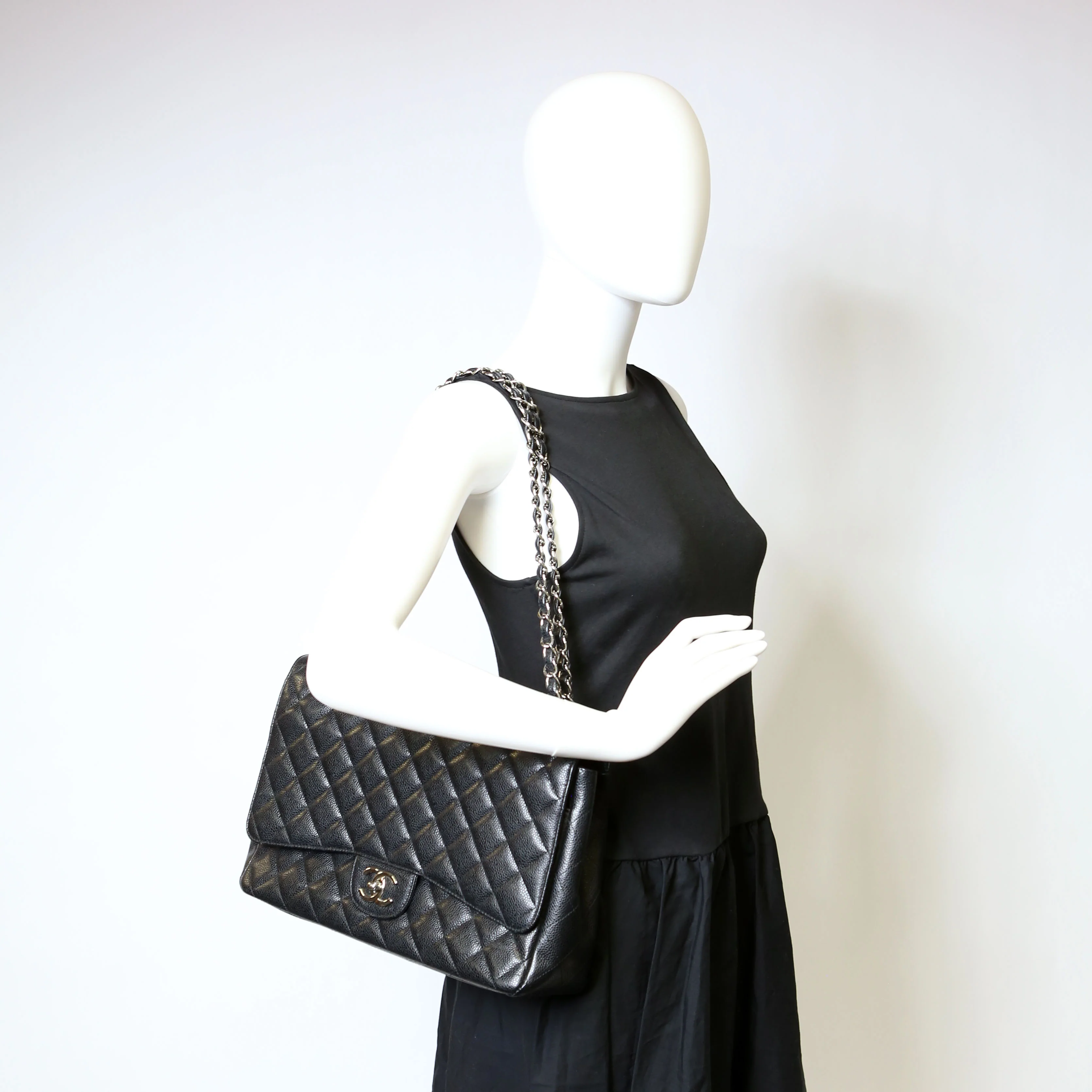 Classic Flap Maxi Caviar 15M Black - Image 18