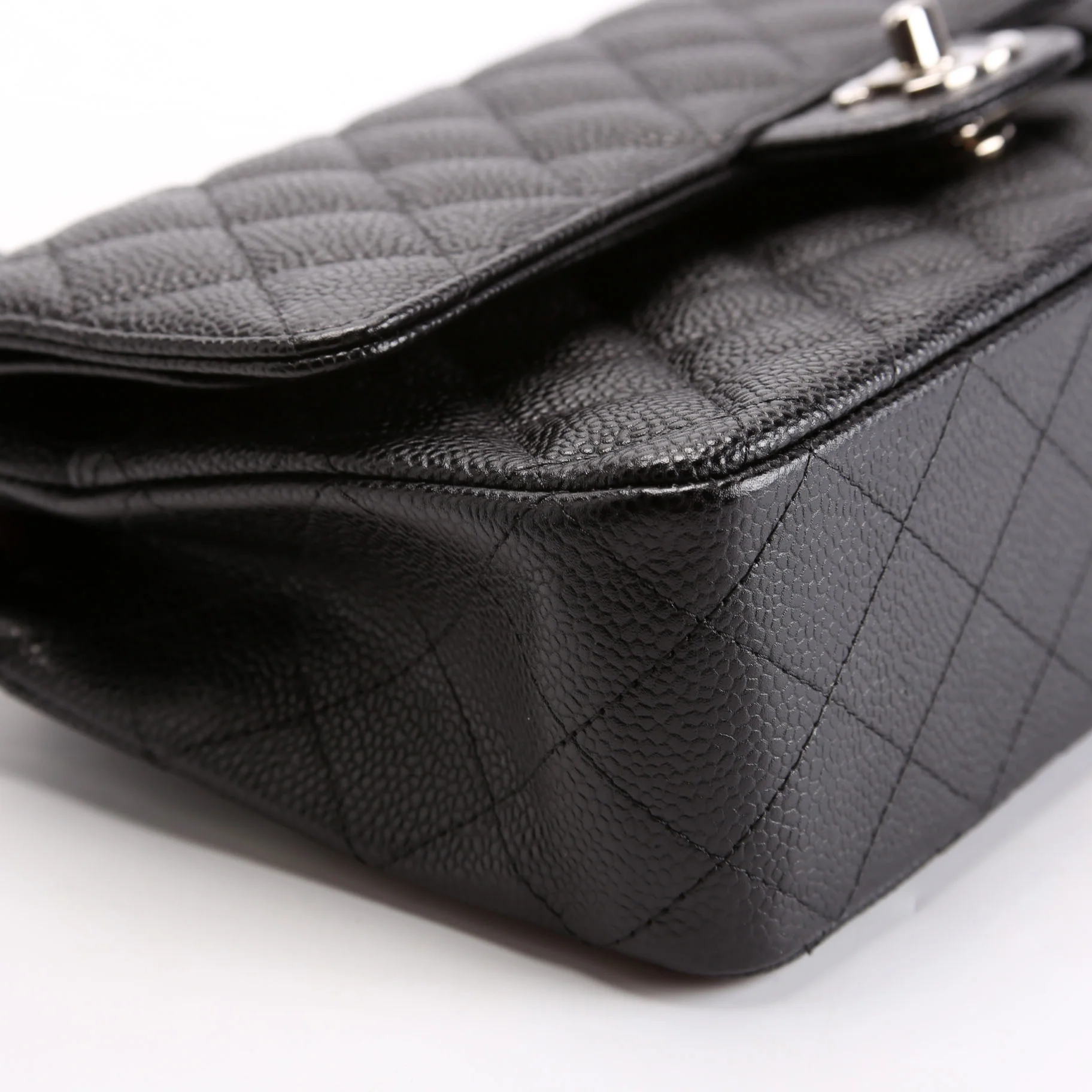 Classic Flap Medium Caviar 28M Black - Image 4
