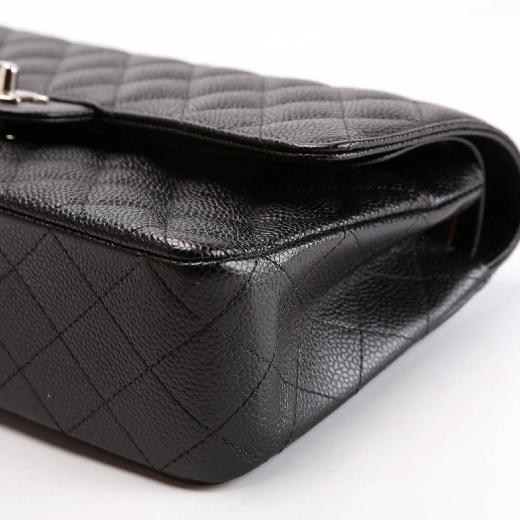 Classic Flap Medium Caviar 28M Black - Image 5