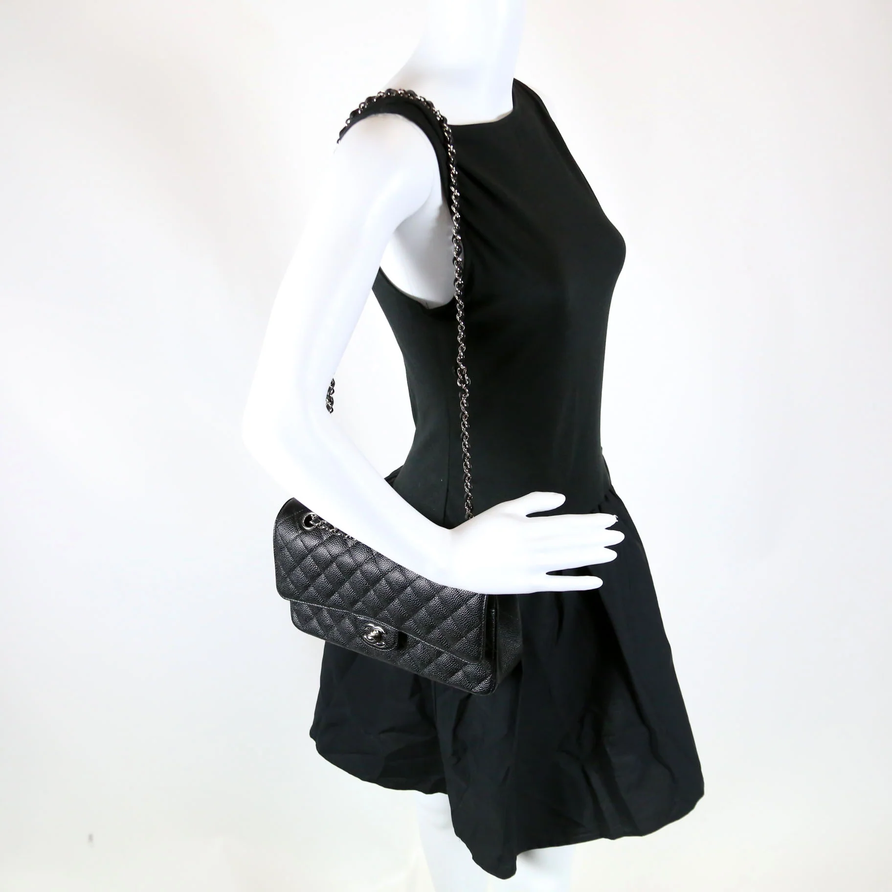 Classic Flap Medium Caviar 28M Black - Image 9