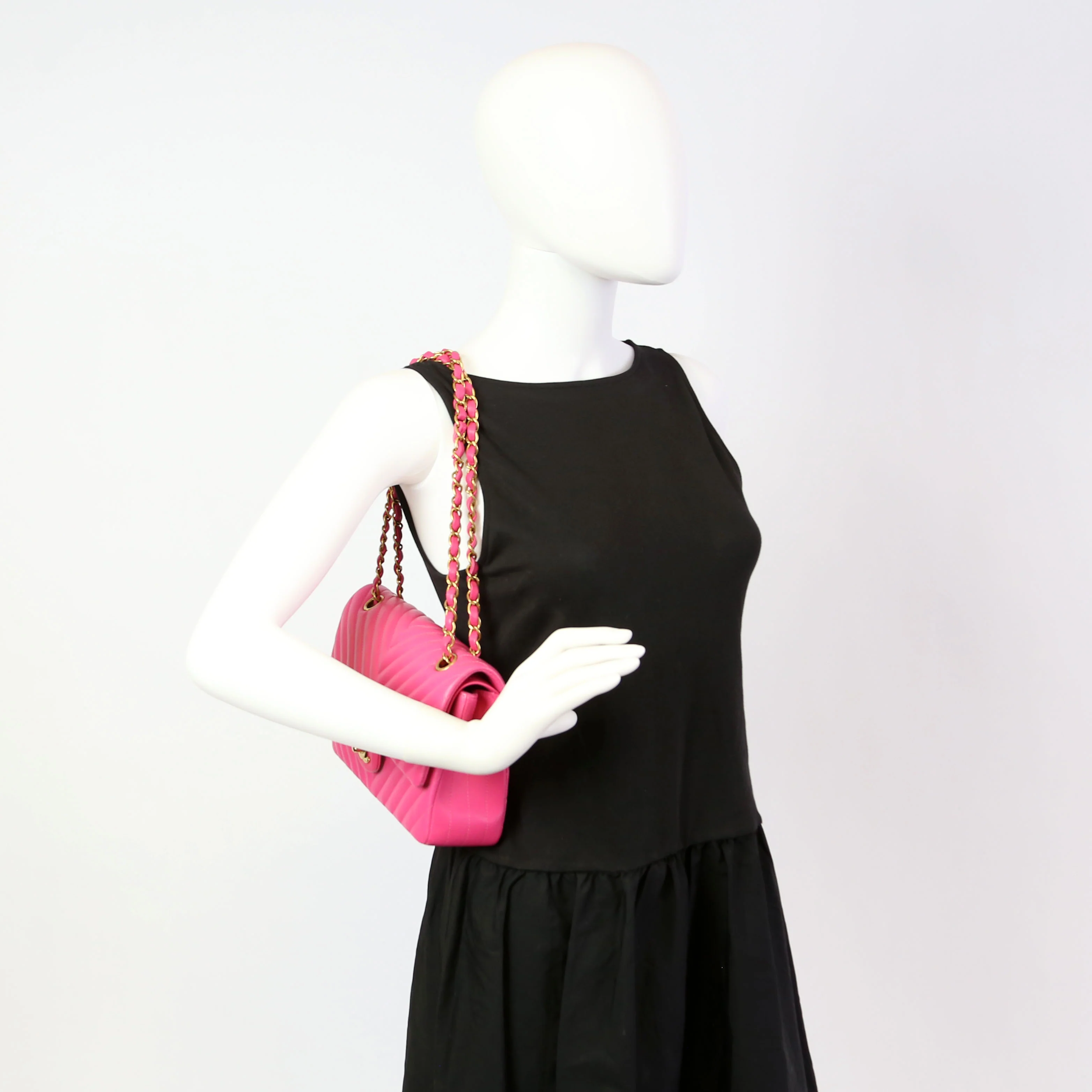 Classic Flap Medium Chevron Lambskin 21M Pink - Image 13