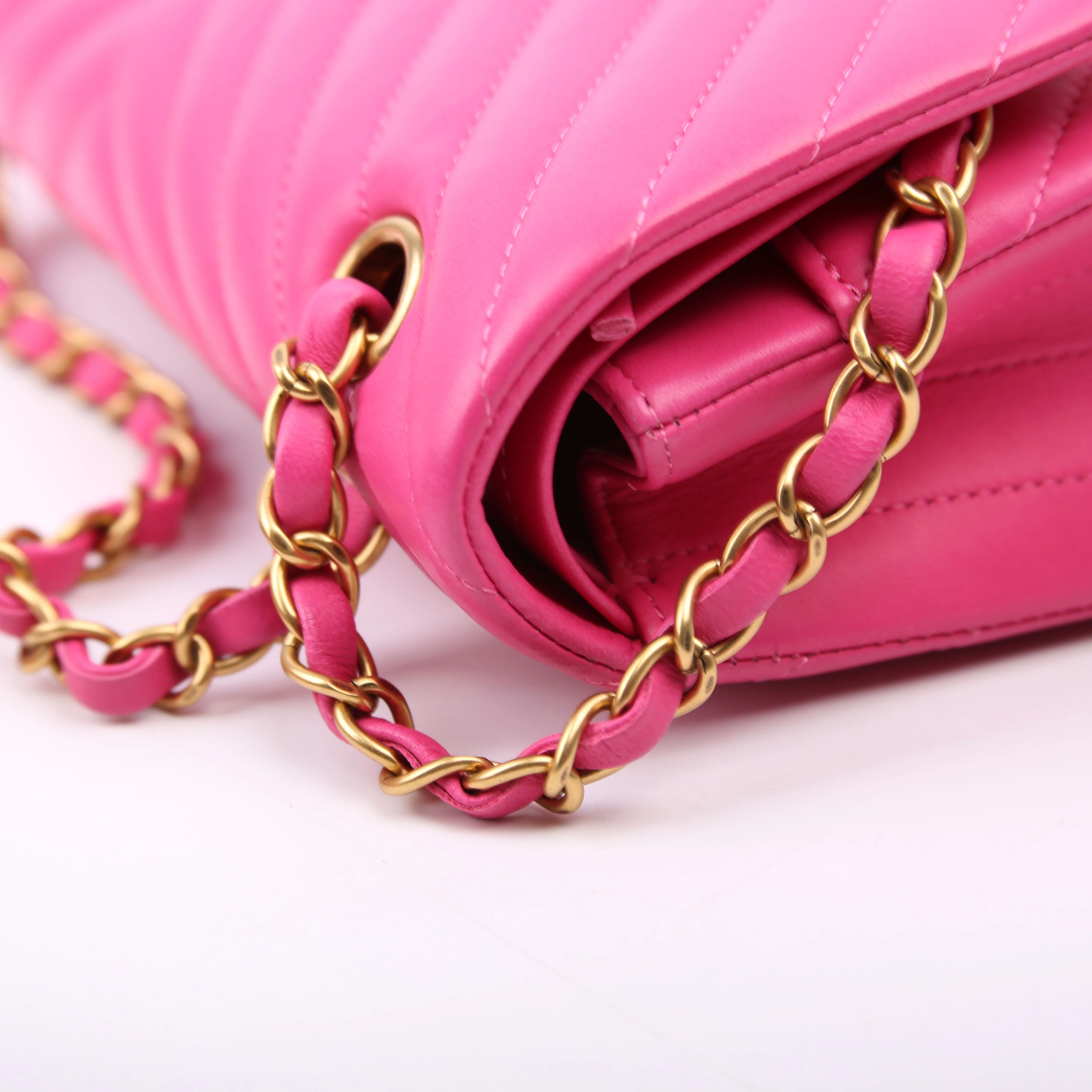Classic Flap Medium Chevron Lambskin 21M Pink - Image 9