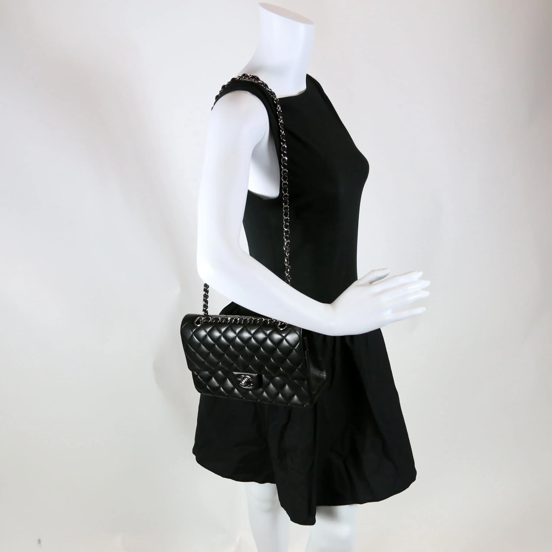 Classic Flap Medium Lambskin 17-20M Black - Image 10