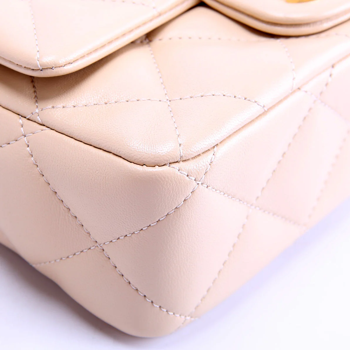 Classic Flap Mini Sweetheart Chain Caviar RFID Beige - Image 5