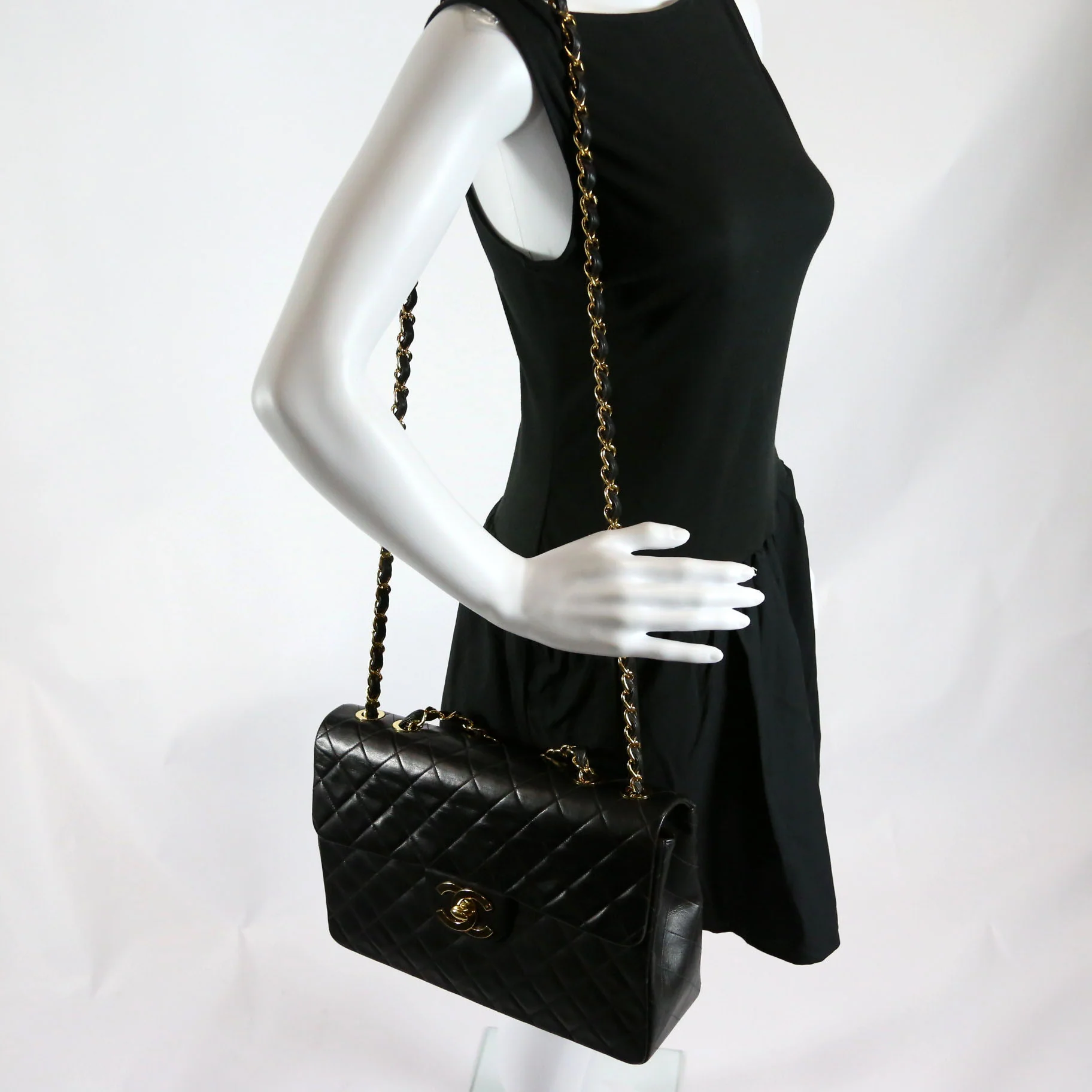 Classic Flap XL Jumbo Lambskin Black - Image 11