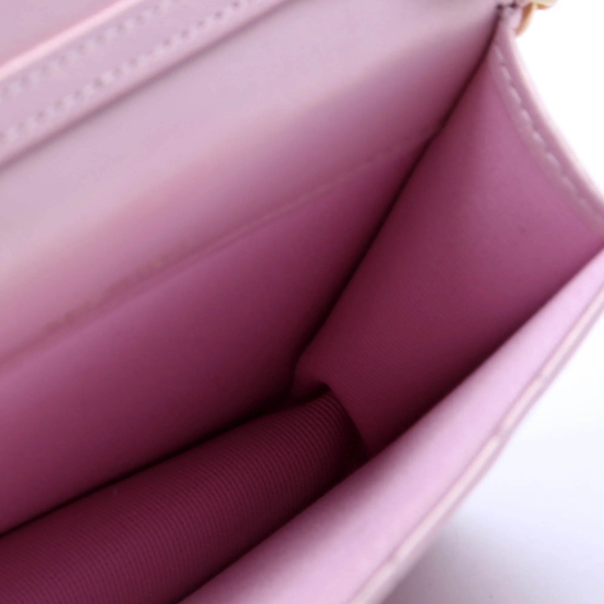 Clutch With Chain Pearly Lambskin Pink - Image 13