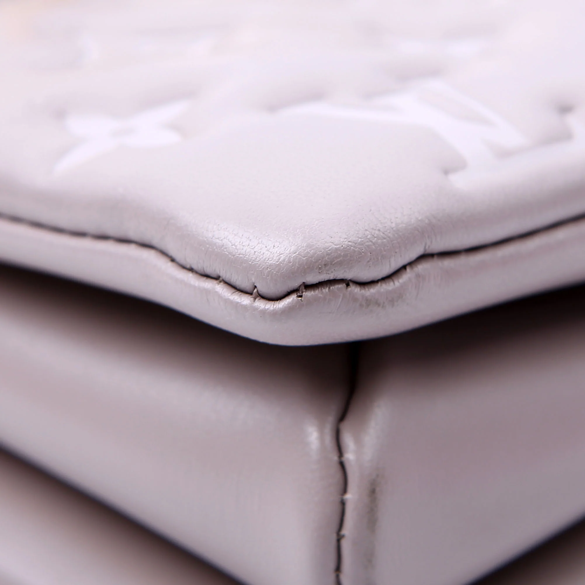 Coussin MM NV Lambskin Taupe - Image 5