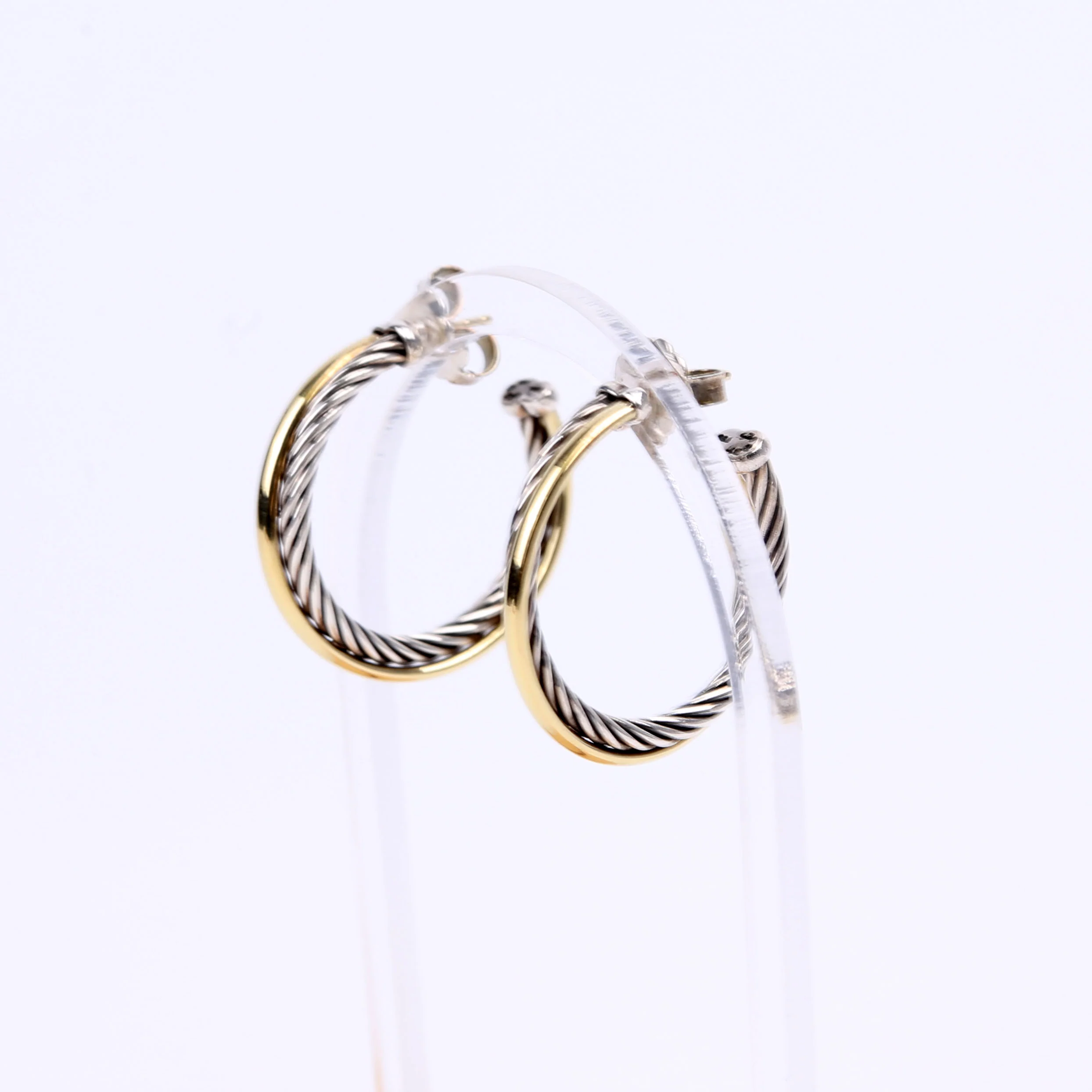 Crossover Medium Hoop Earrings 925/750 - Image 3