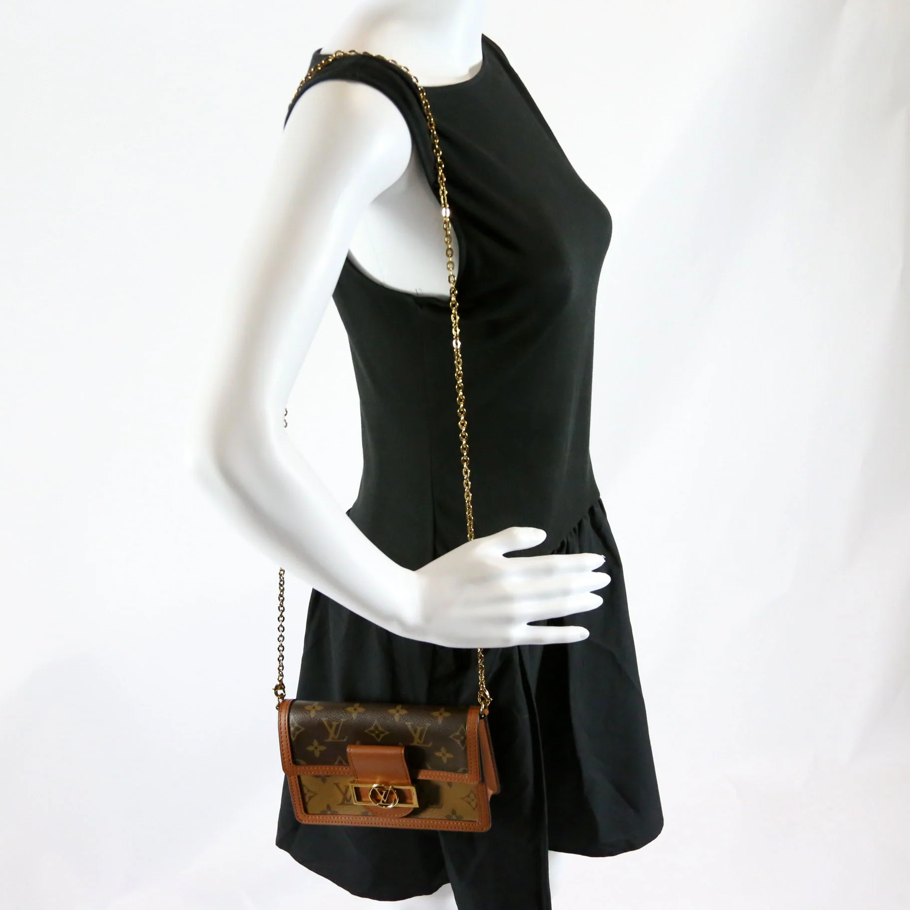 Dauphine Chain Wallet - Image 9
