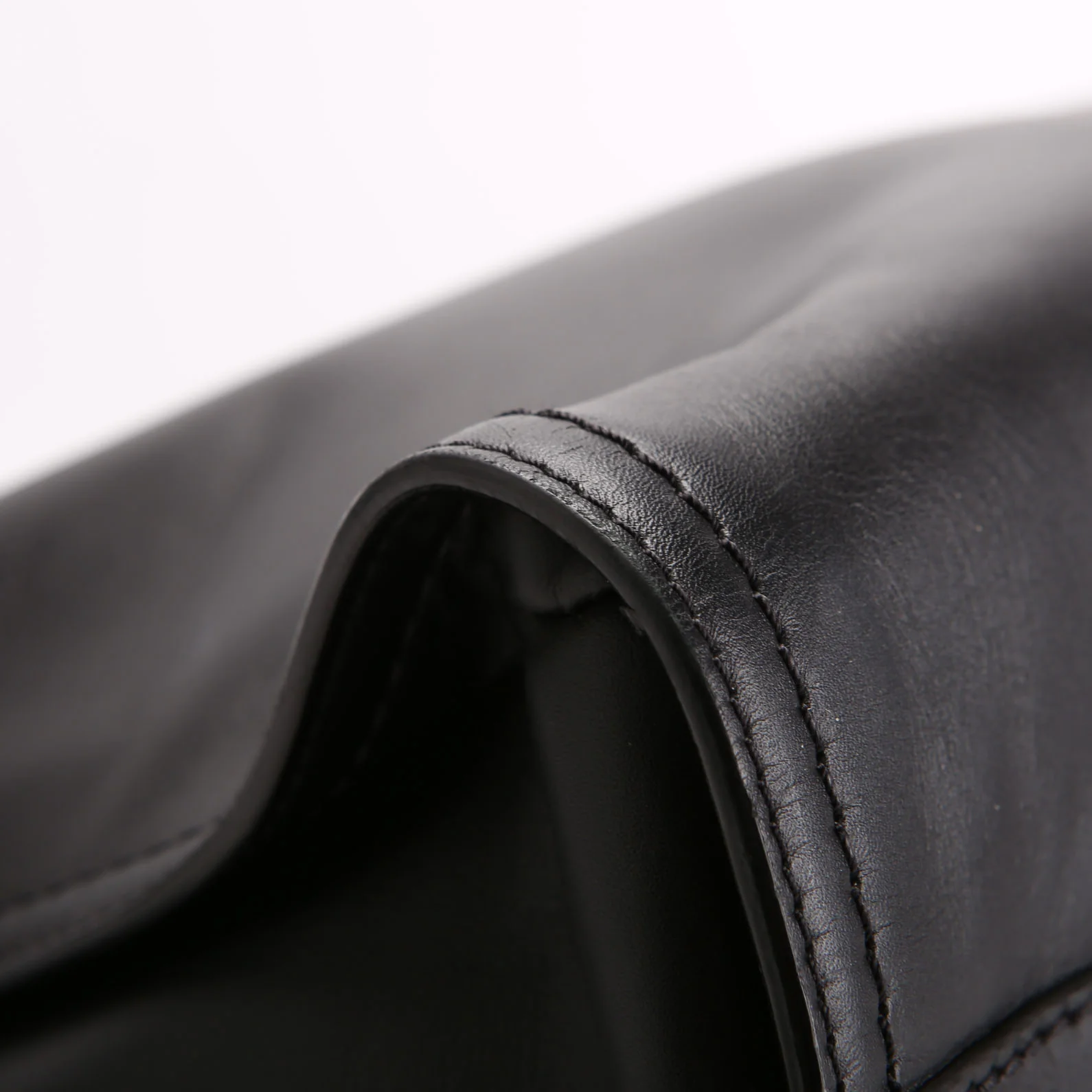 Deauville Embossed Calfskin Medium 31M Black - Image 5