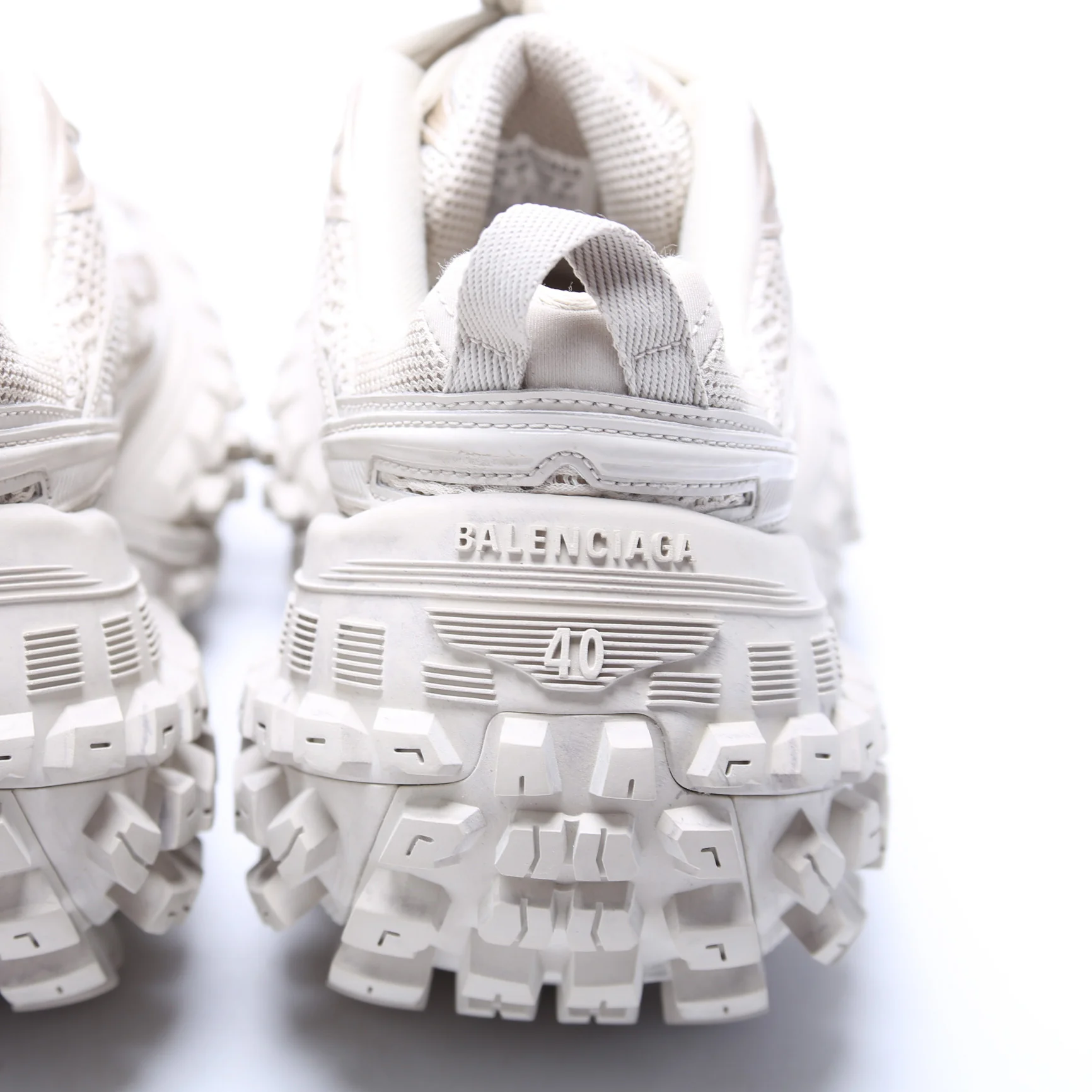 Defender Sneakers Size 40 - Image 5