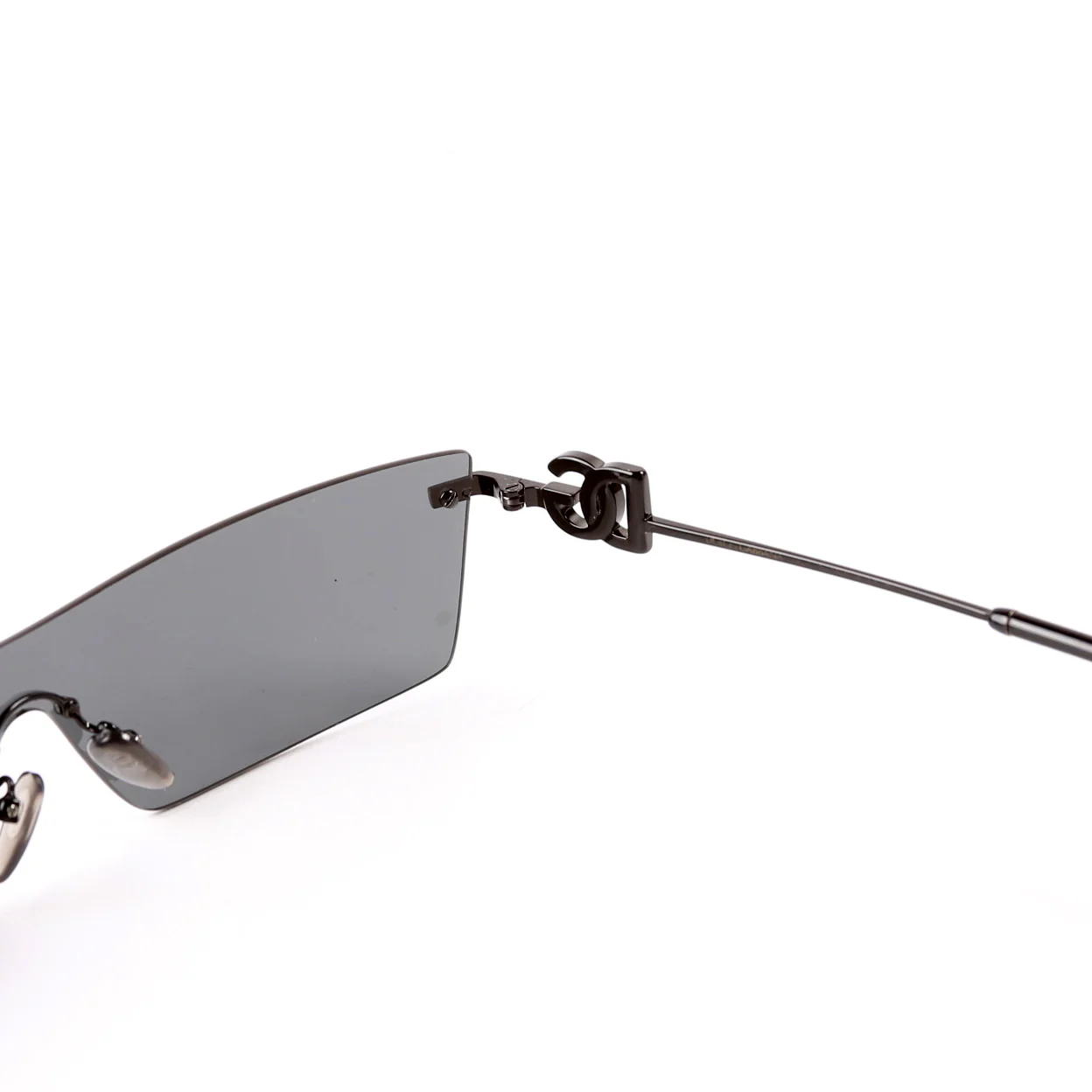 DG2292 Shield Sunglasses Black - Image 5