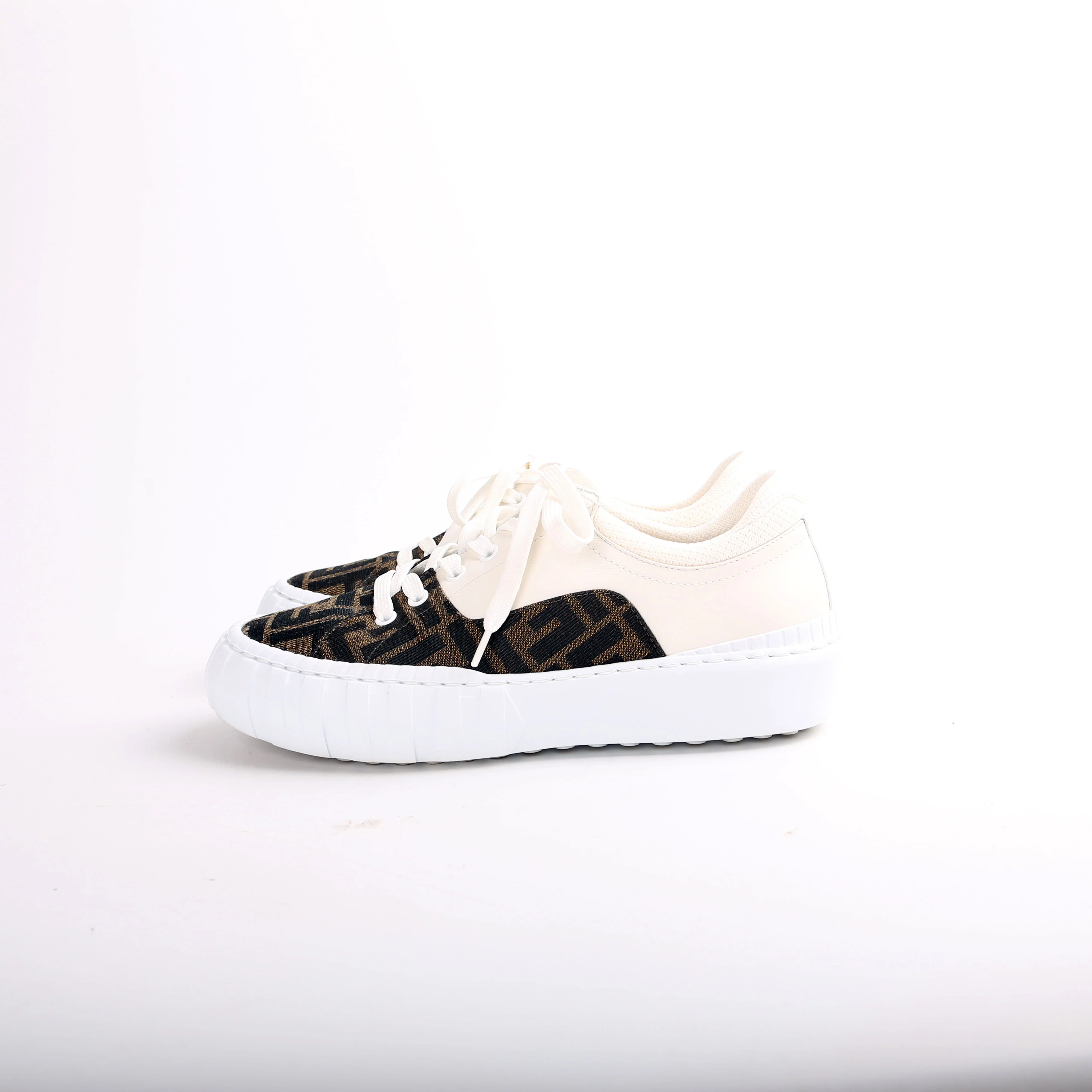 Domino Low Top Sneakers Size 39.5 - Image 2