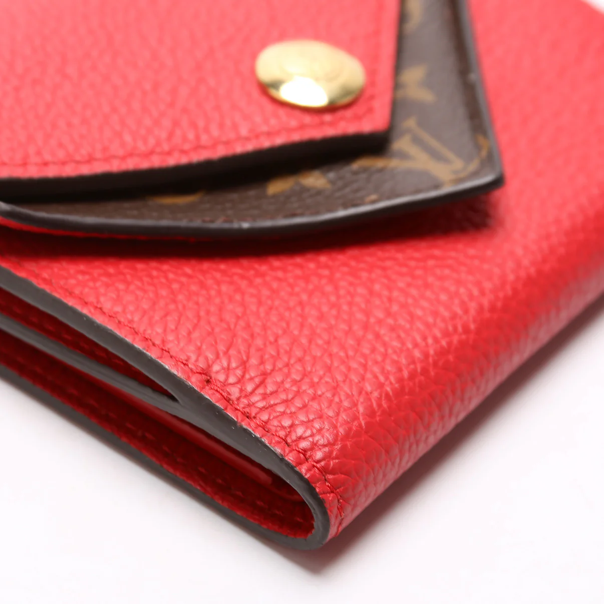 Double V Compact Wallet - Image 5