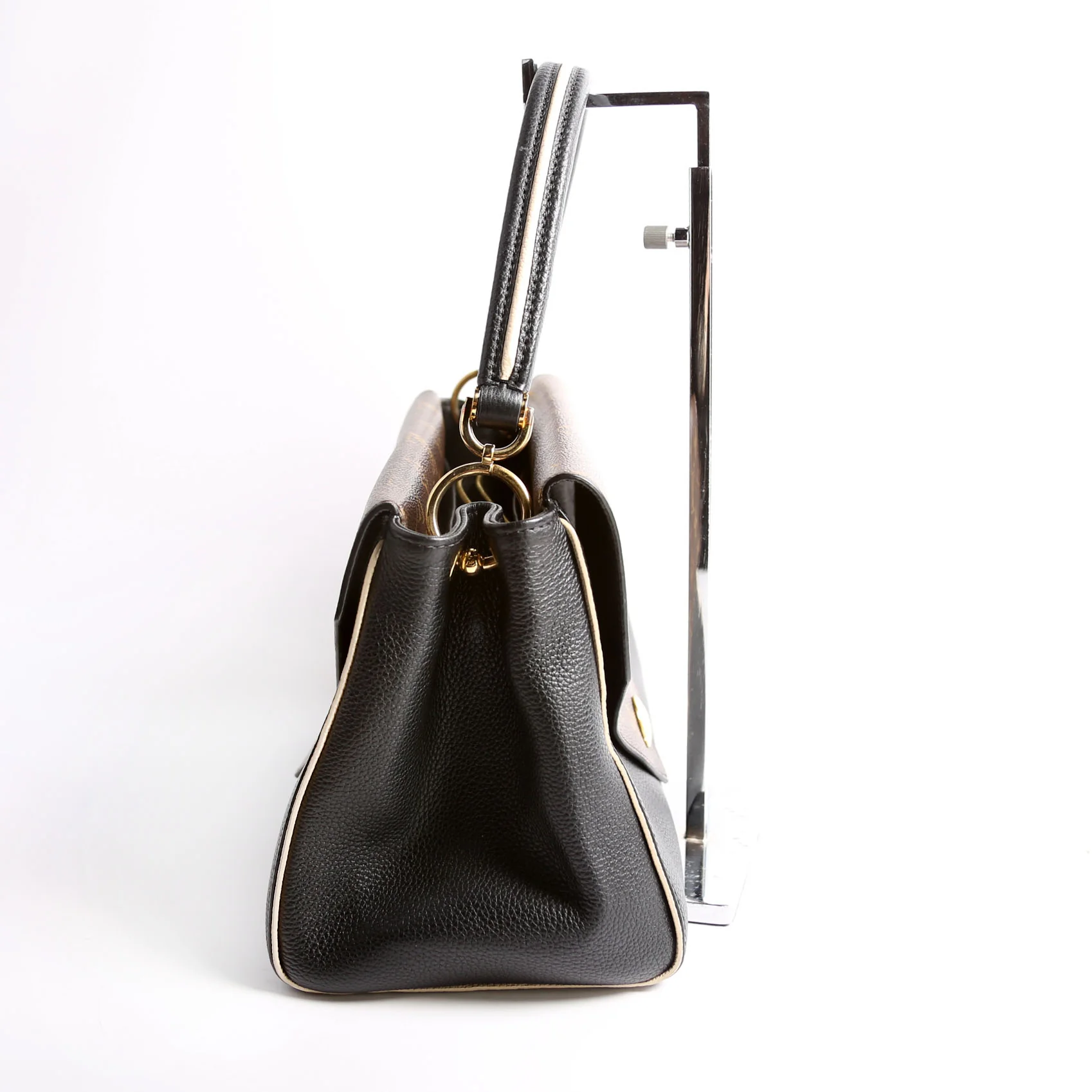 Double V Leather Black - Image 3