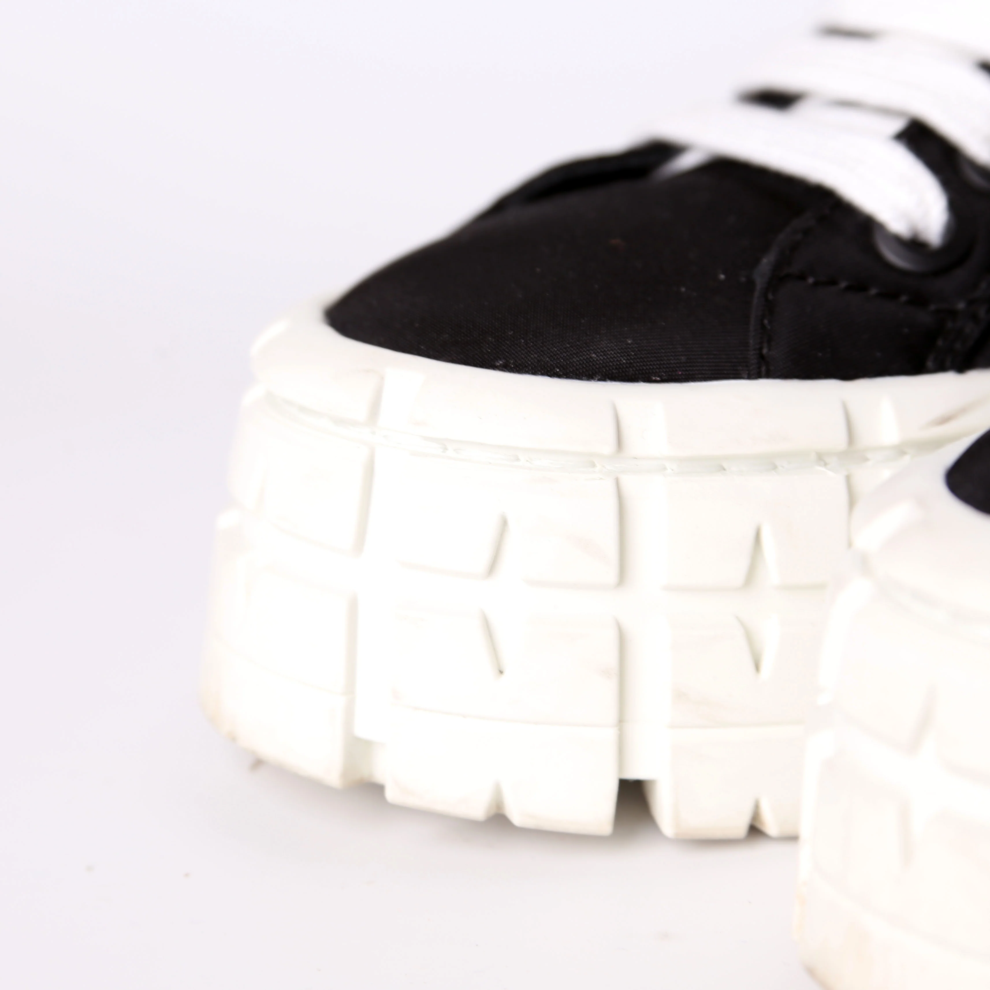 Double Wheel Sneakers Size 37 - Image 10