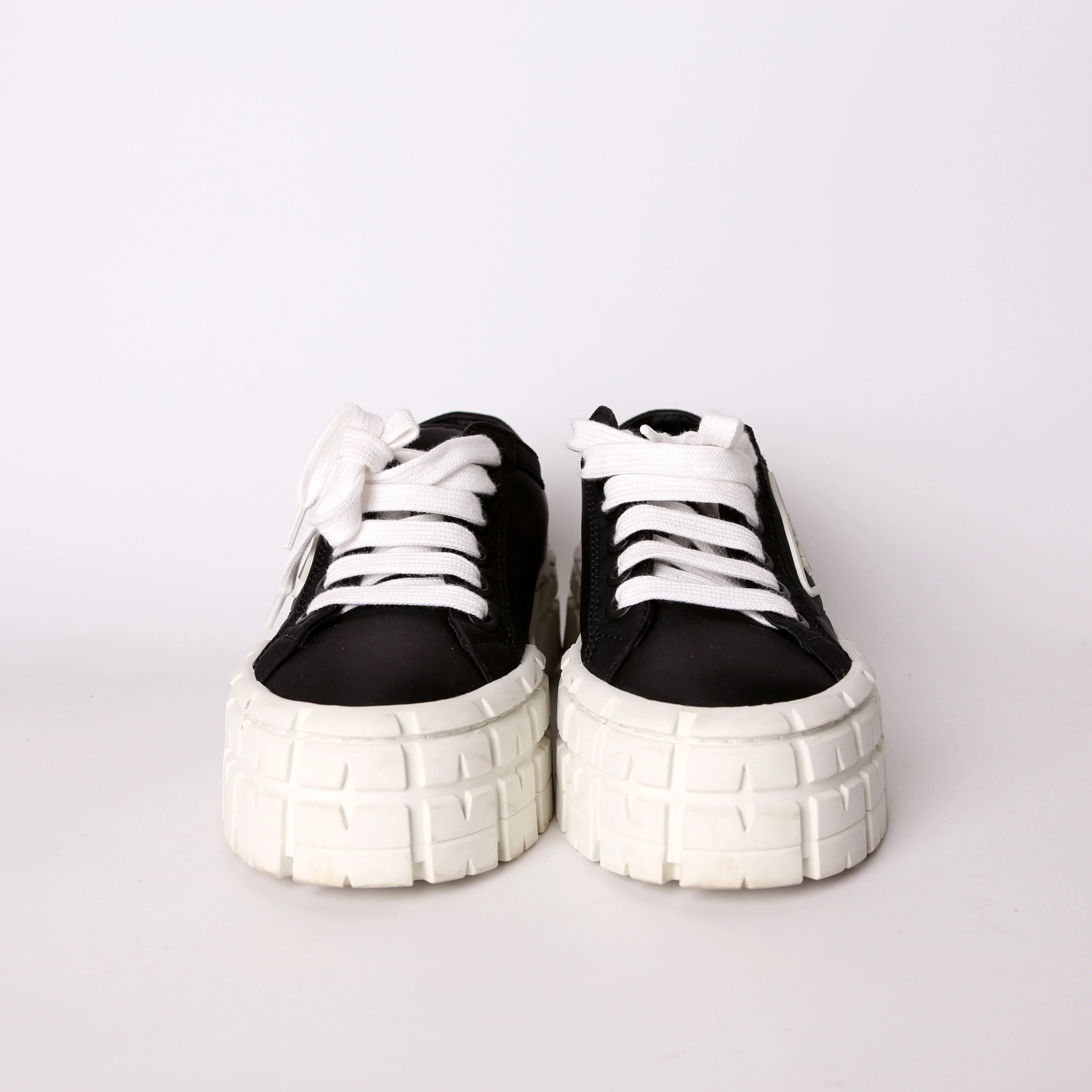 Double Wheel Sneakers Size 37 - Image 2