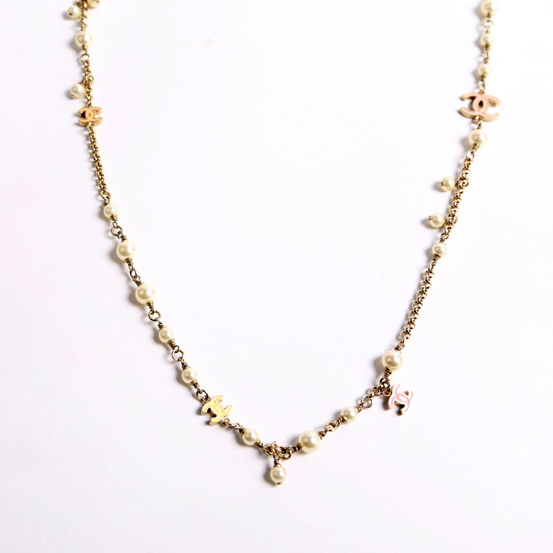 Enamel CC Pearl Long Necklace Pearl/Gold - Image 2