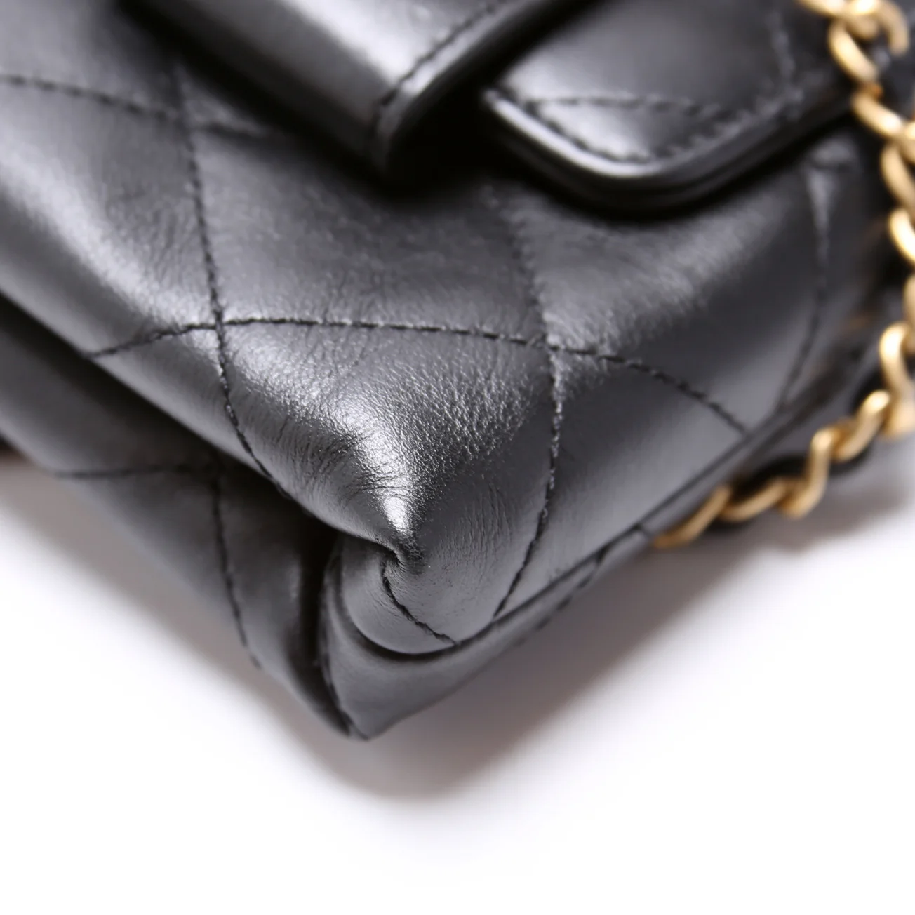Enchained Quilted Calfskin Clutch 29M - Image 5