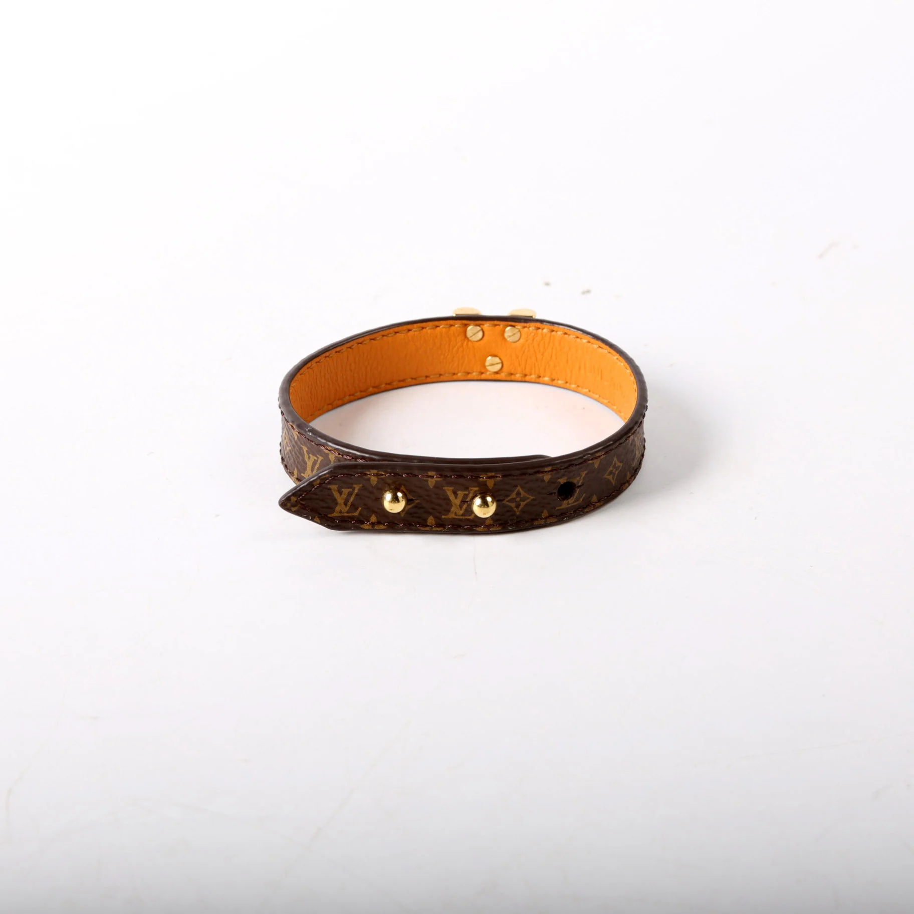 Essential V Monogram Size 19 - Image 2