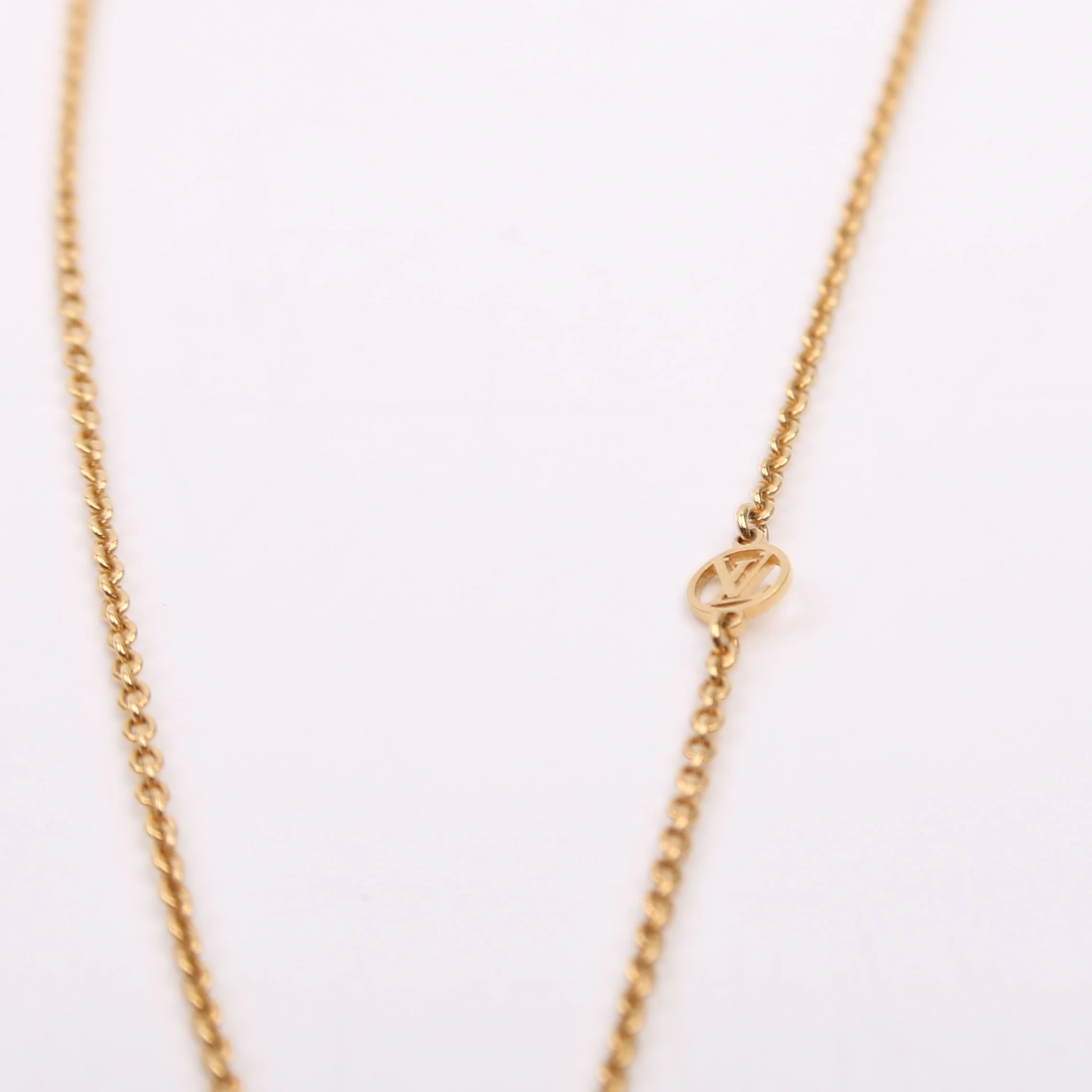 Essential V Necklace - Image 2