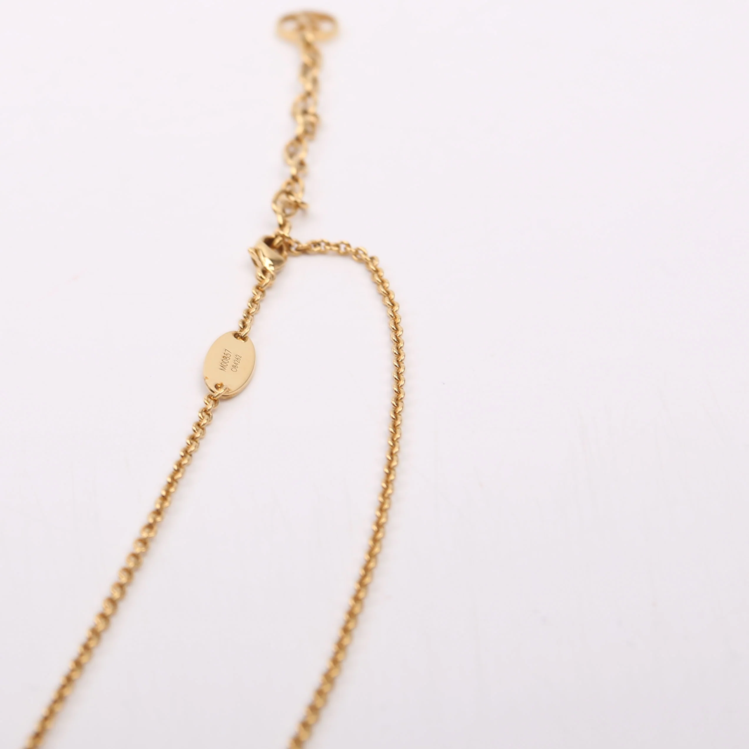 Essential V Necklace - Image 4