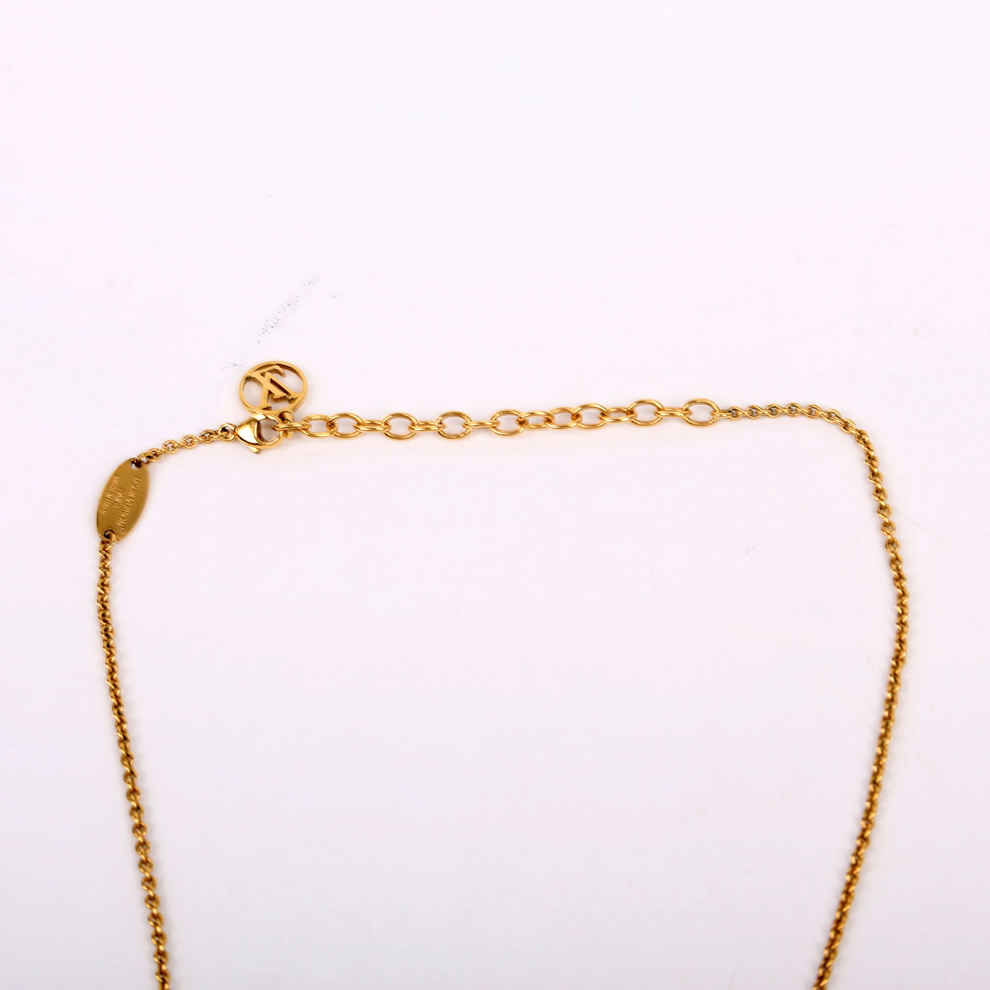 Essential V Necklace Gold - Image 3