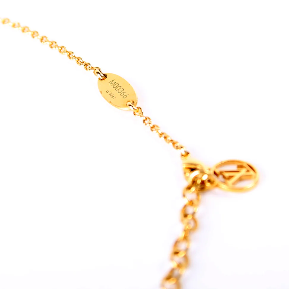 Essential V Rhinestone Necklace - Image 6