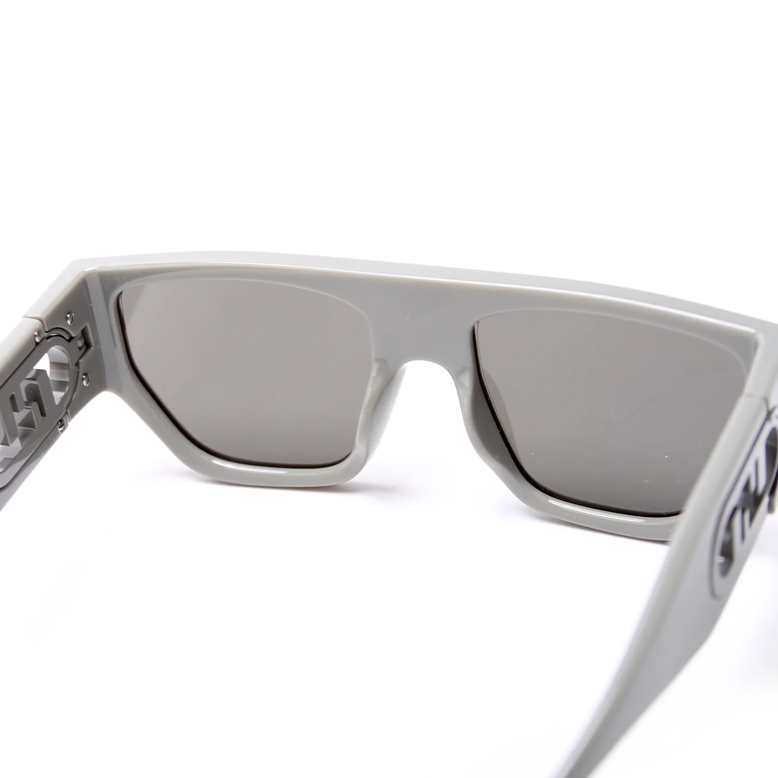 FE40108U O'Clock Acetate Sunglasses - Image 4