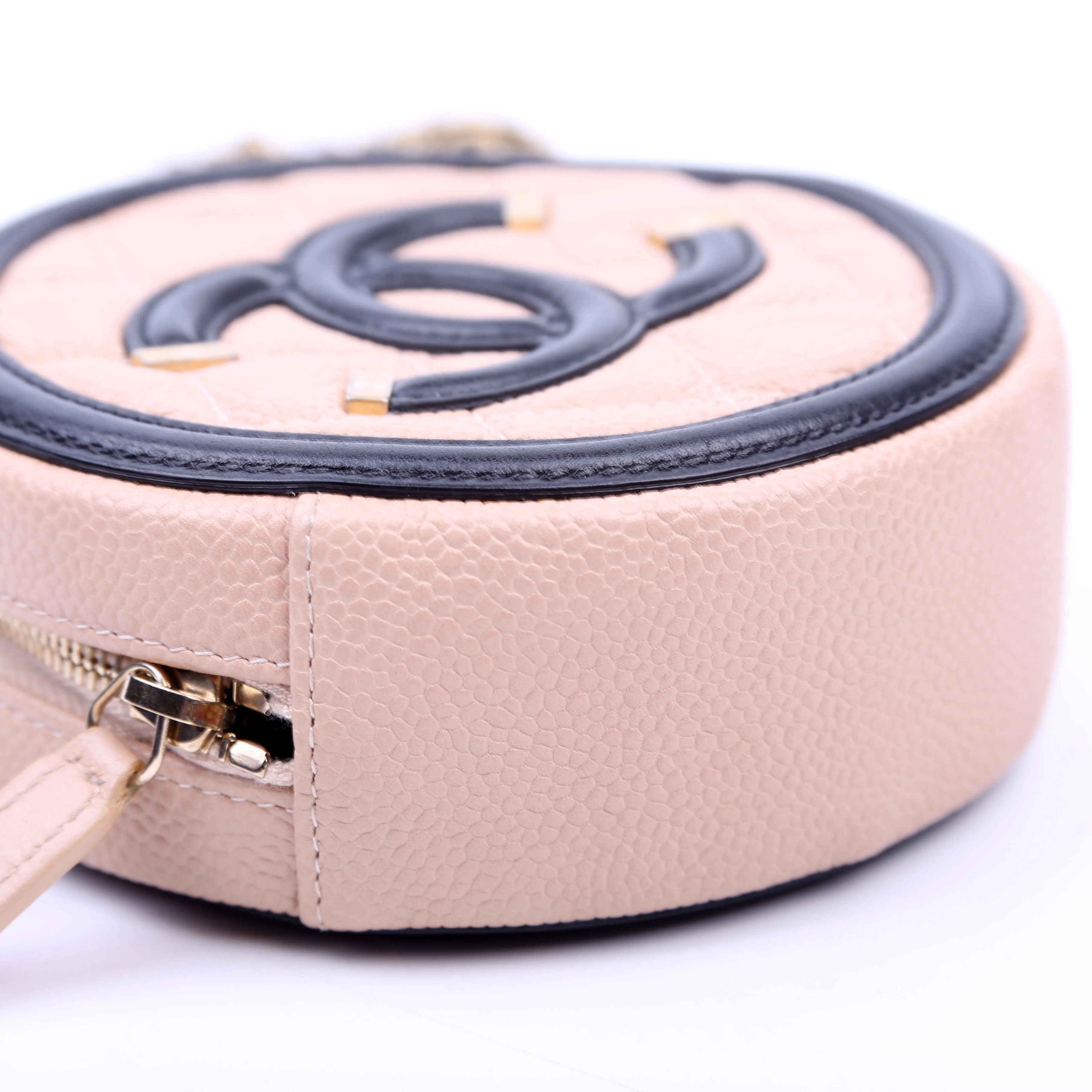 Filigree Round Crossbody Caviar 26M Nude/Black - Image 5
