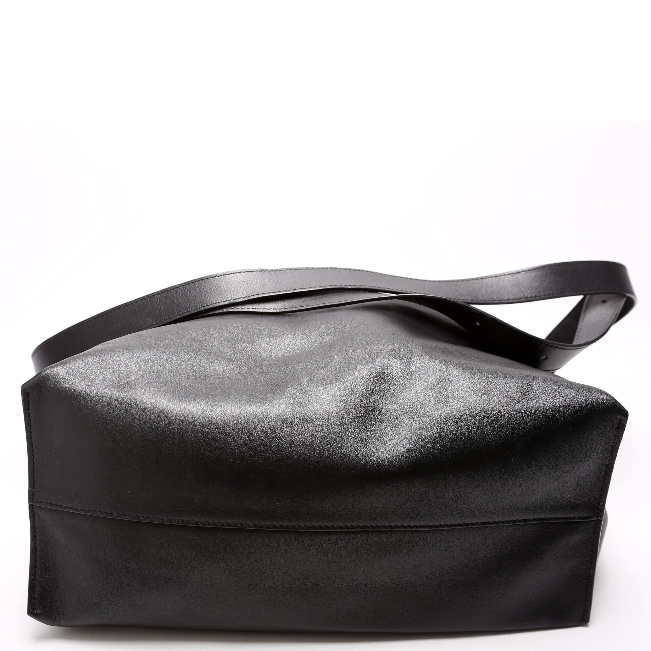 Flamenco Knot Clutch Calfskin Medium Black - Image 4