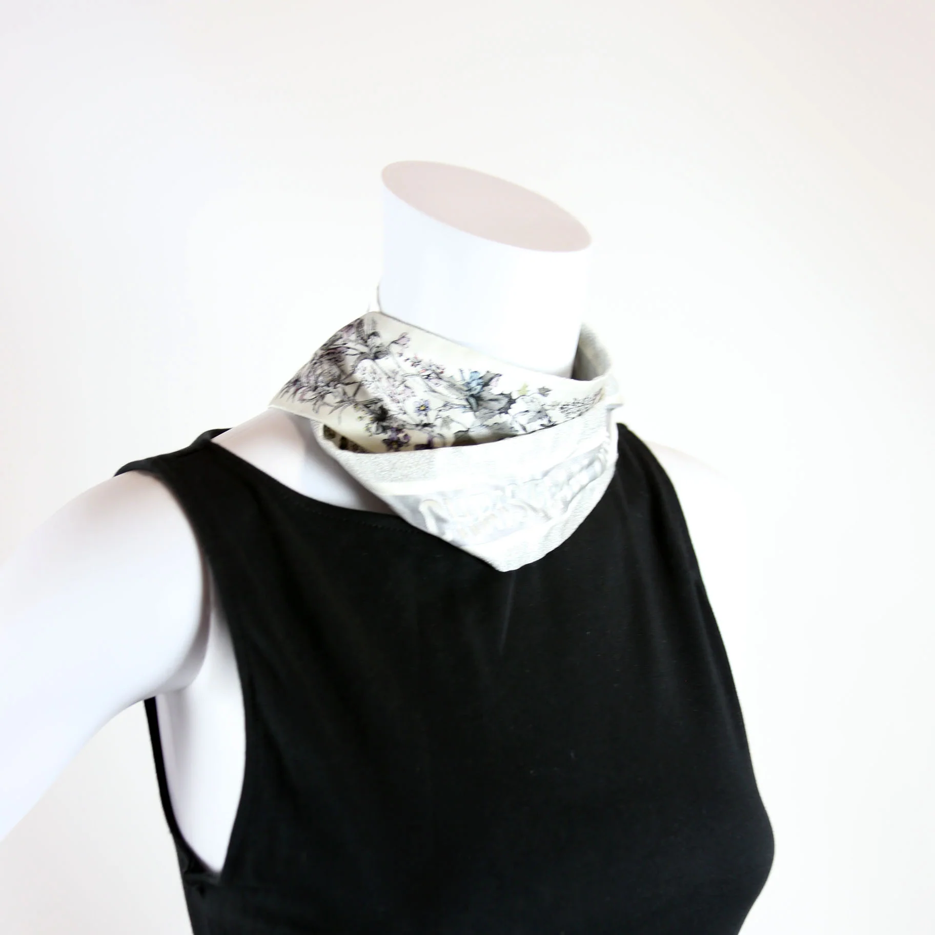 Fleurs Mitzah Twilly Silk Scarf Silver/White - Image 5