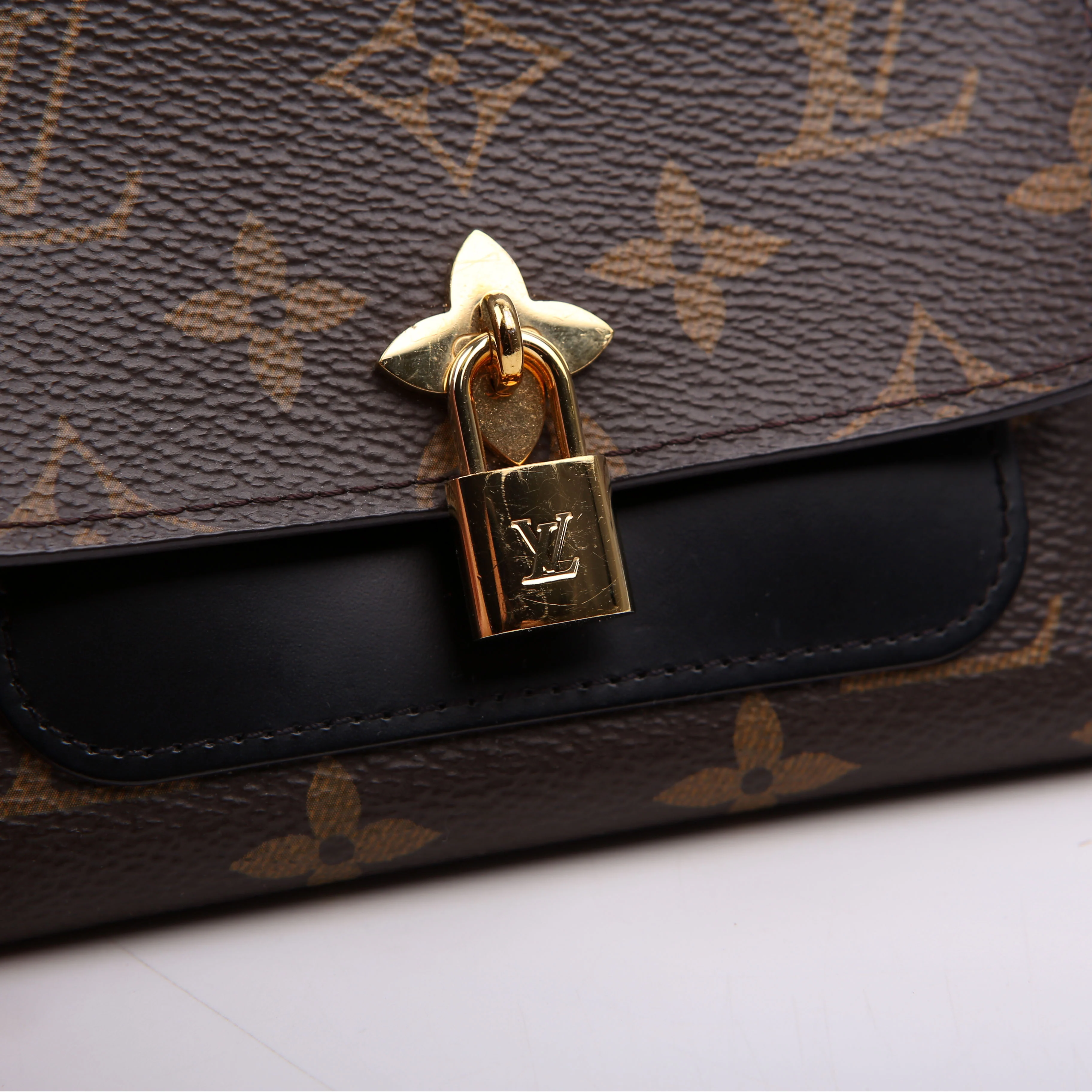 Flower Compact Wallet Monogram - Image 7
