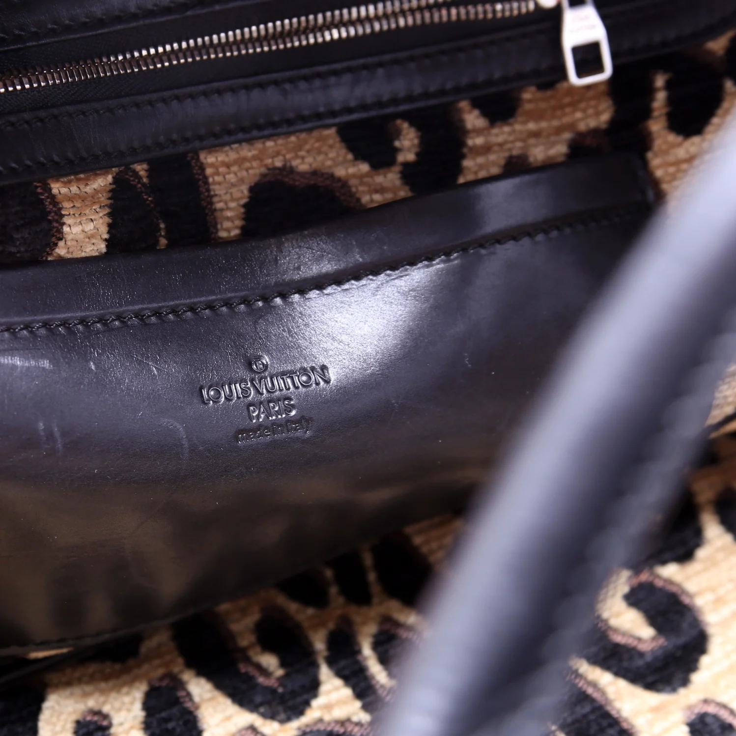 Frontier Leather Suitcase Black - Image 10