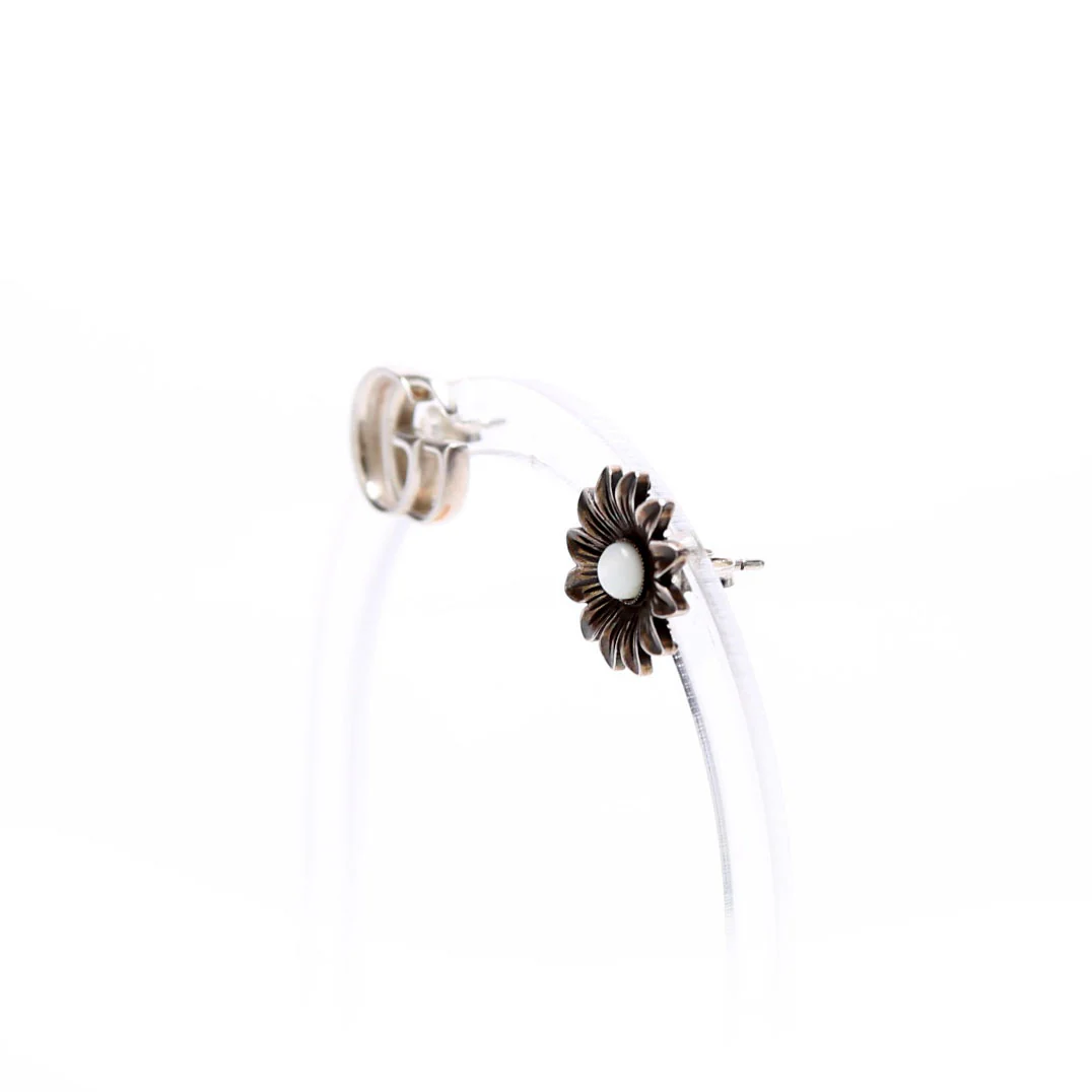 GG Mother Of Pearl Flower Stud 925 Earrings Silver - Image 2