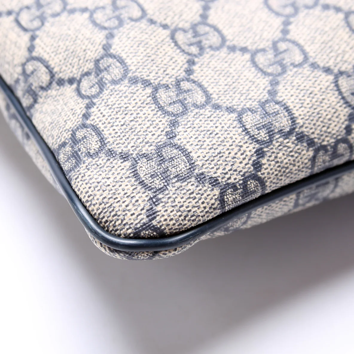 GG Supreme Flat Zip Messenger - Image 5