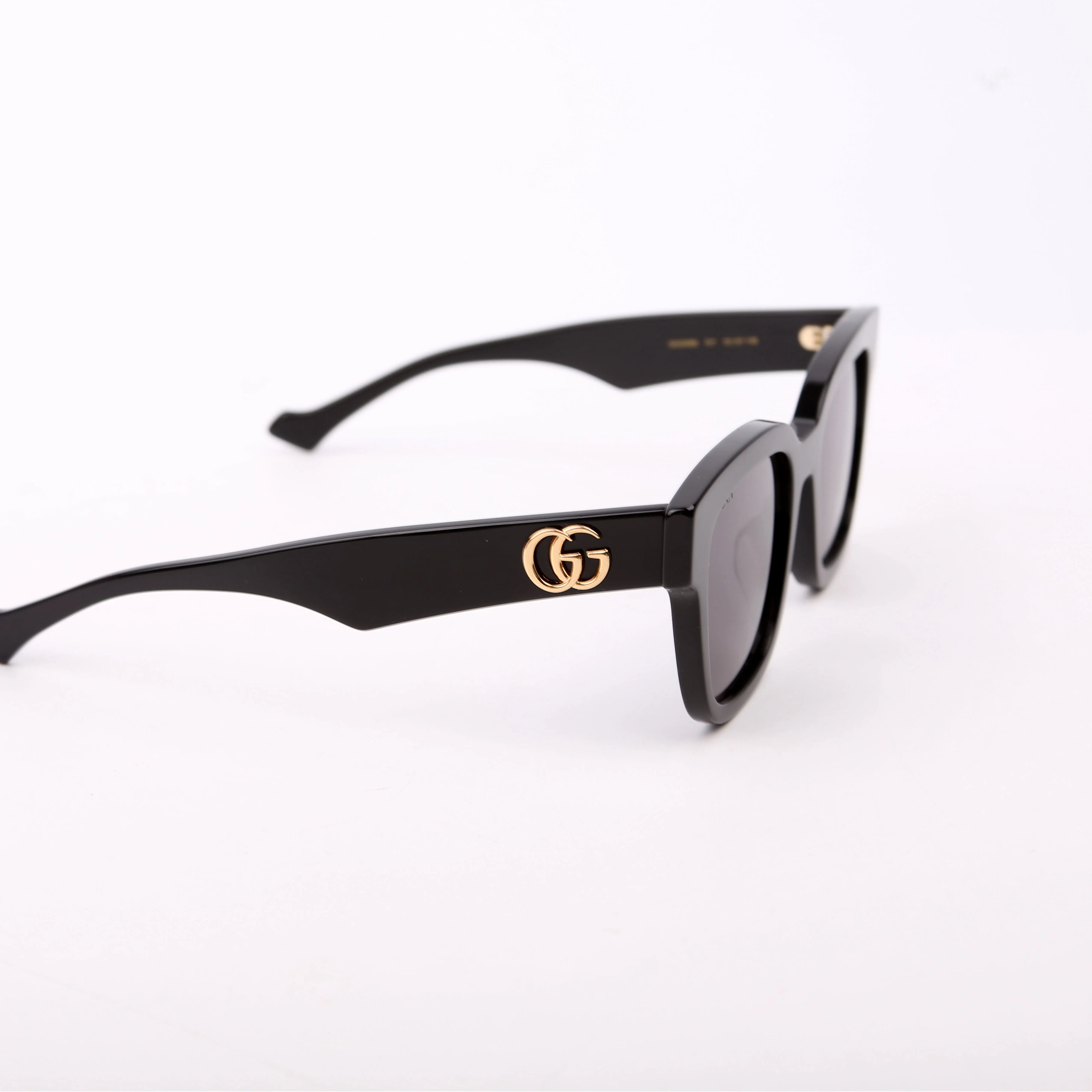 GG0998S GG Cat Eye Sunglasses Black - Image 2