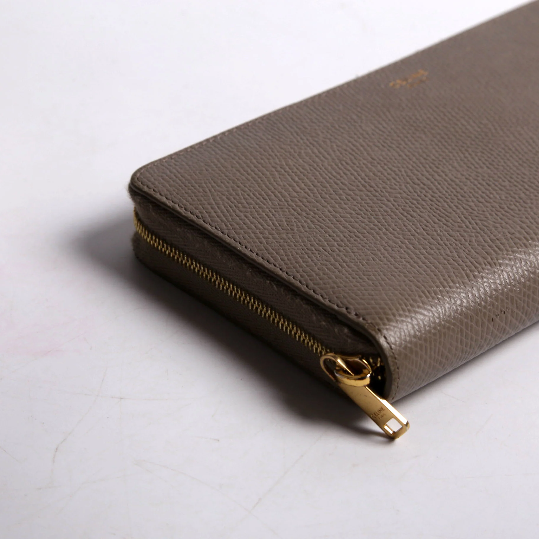 Grain Calfskin Laminated Zip Around Wallet Grey - Image 4