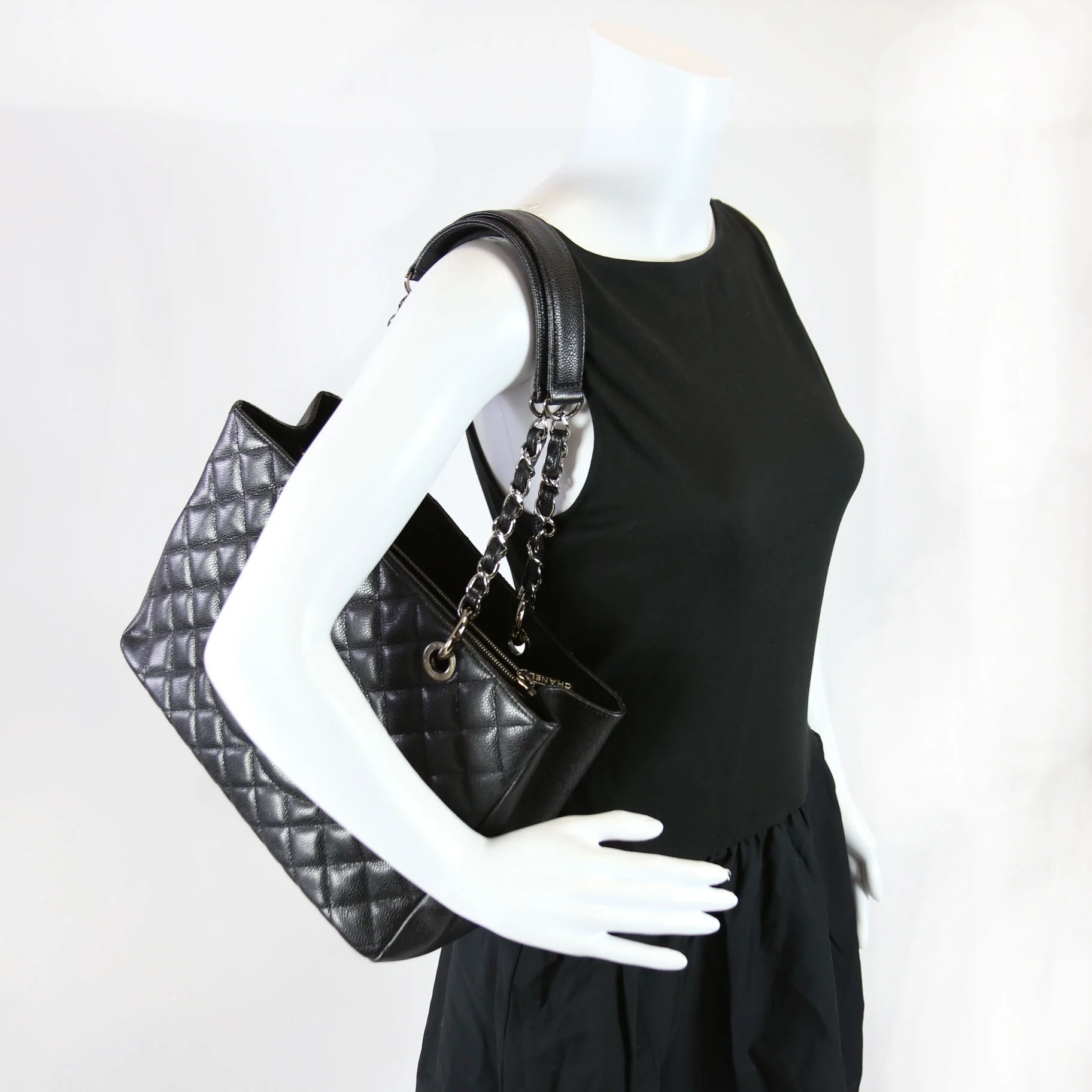 Grand Shopping Tote Black - Image 12