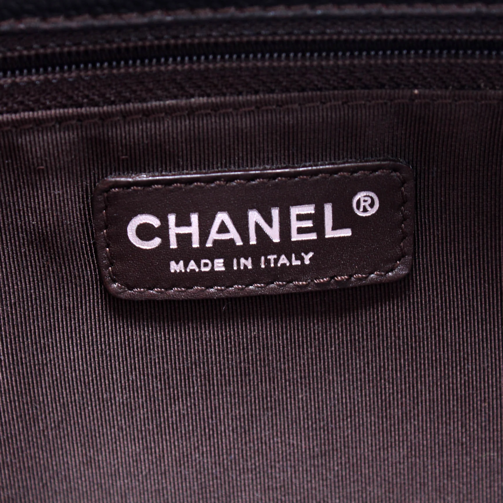 Grand Shopping Tote Caviar 11M - Image 9