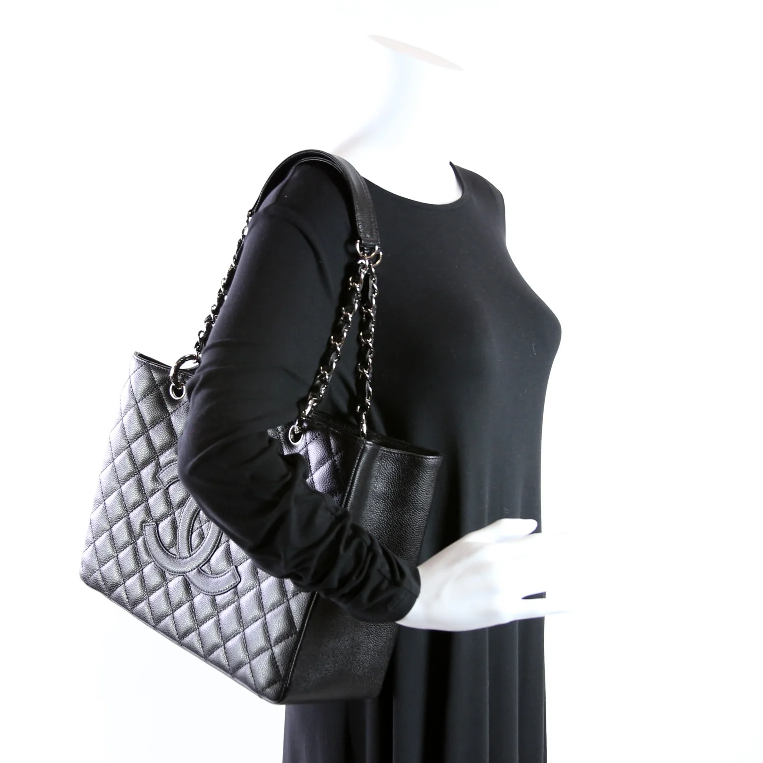 Grand Shopping Tote Caviar Black - Image 11