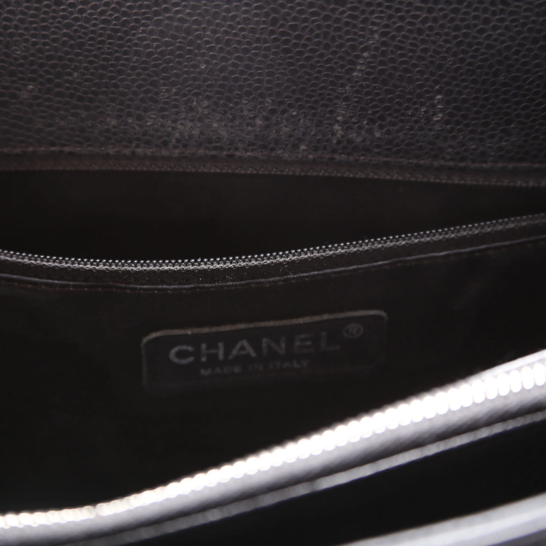Grand Shopping Tote Caviar Black - Image 10