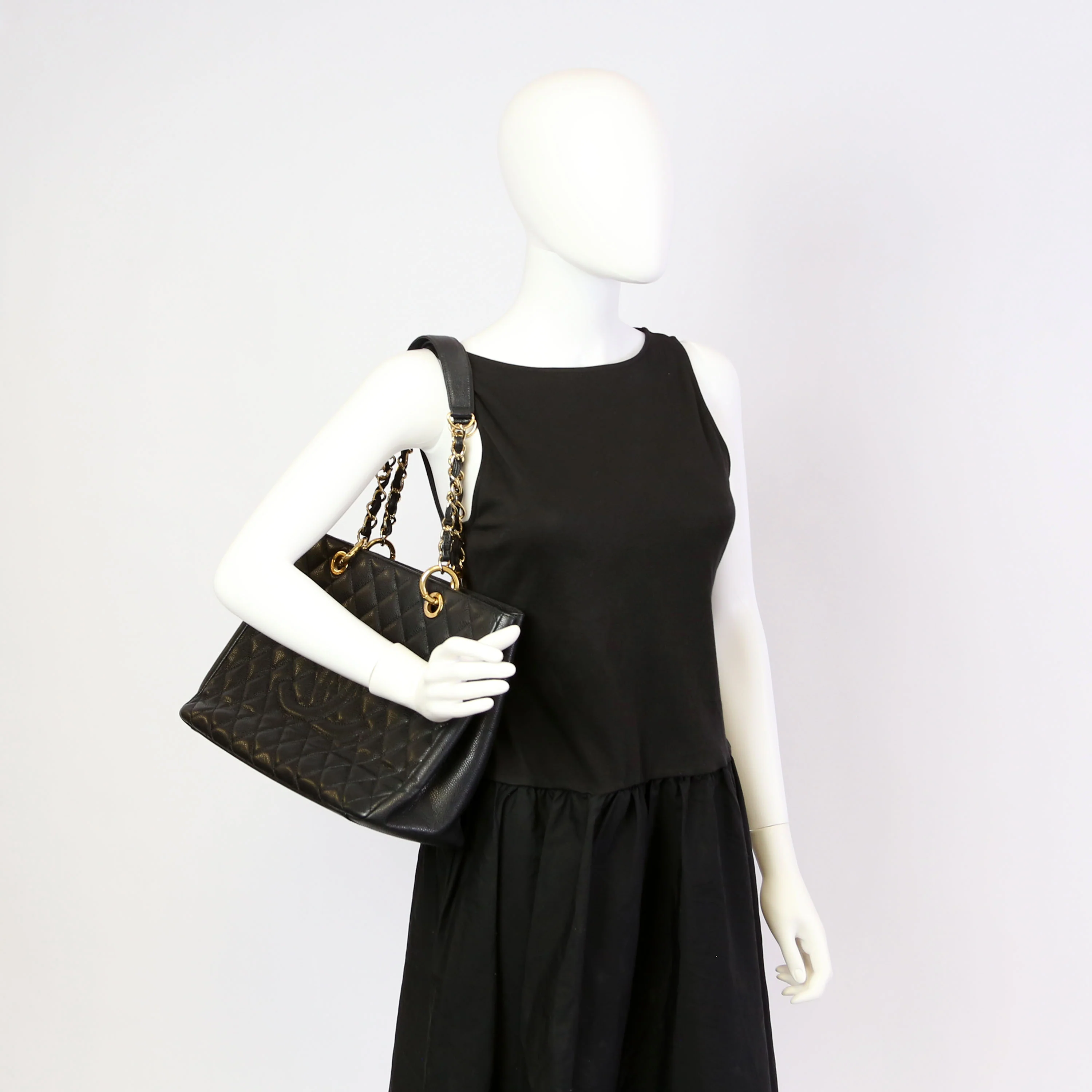 Grand Shopping Tote Caviar Black - Image 16