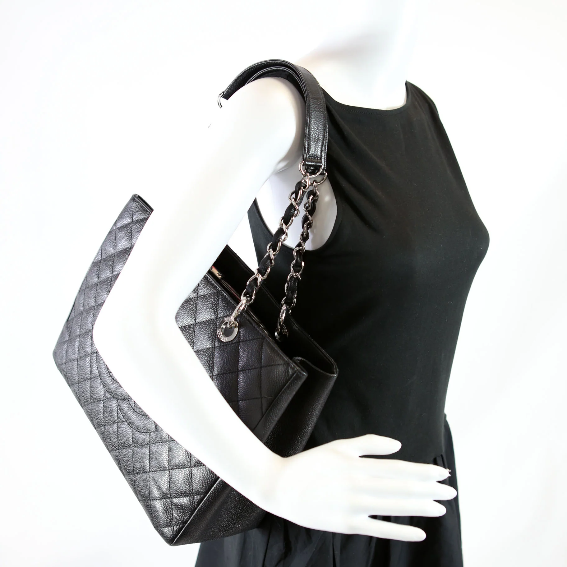 Grand Shopping Tote Caviar Black - Image 13