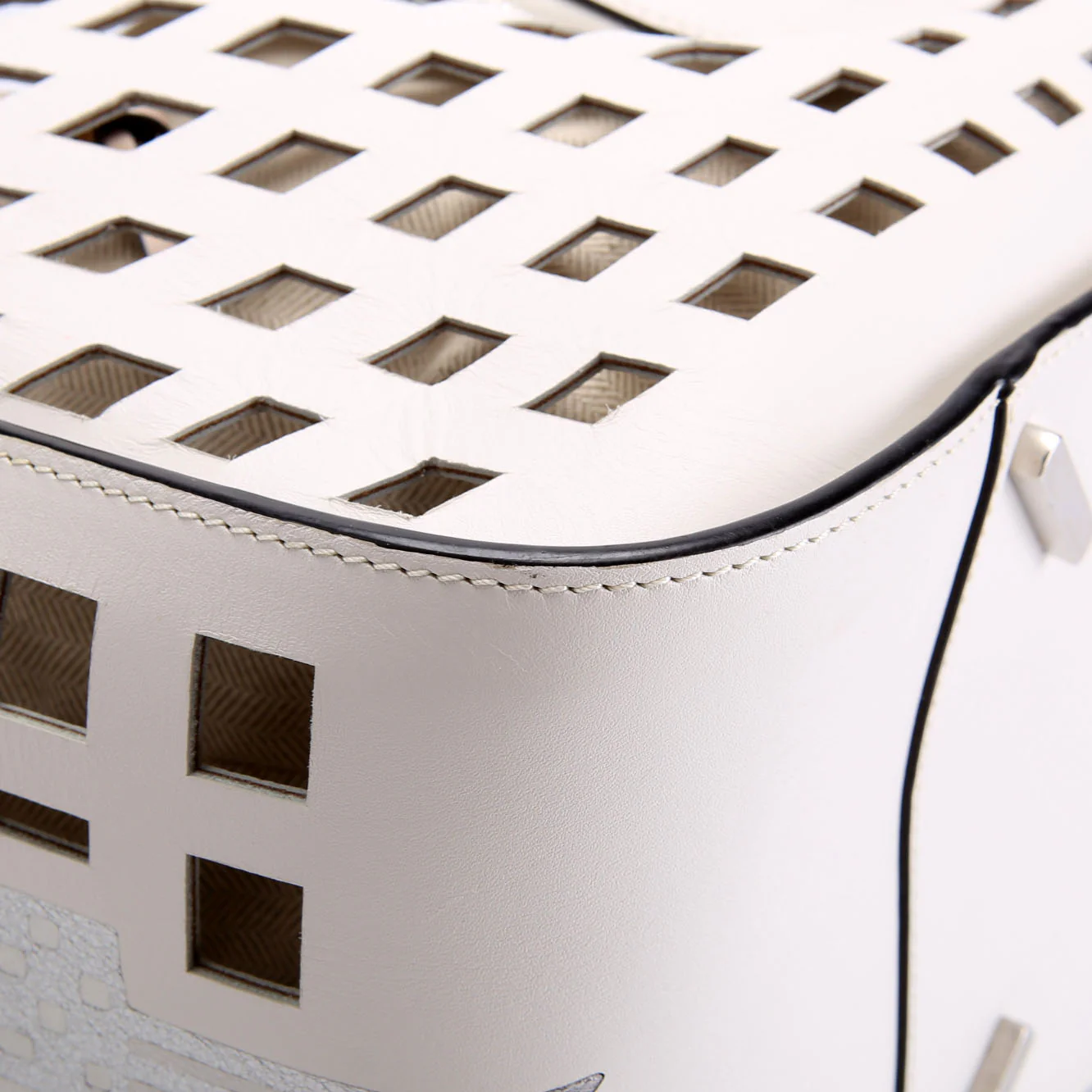 Hammock Tulip Capsule Shoulder Bag White - Image 5