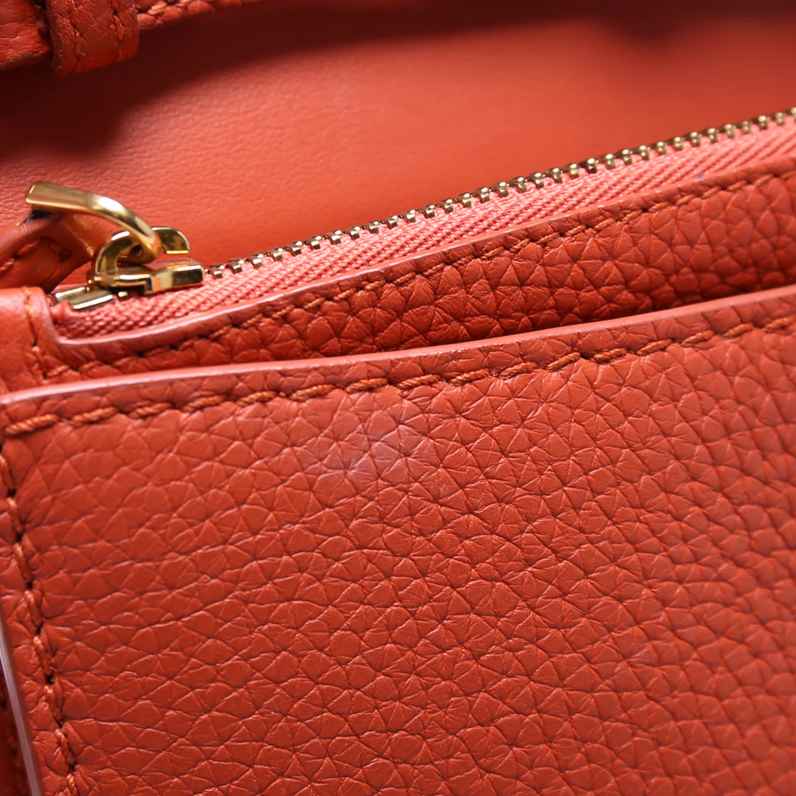 Hampshire Embossed Leather Chain Wallet - Image 9