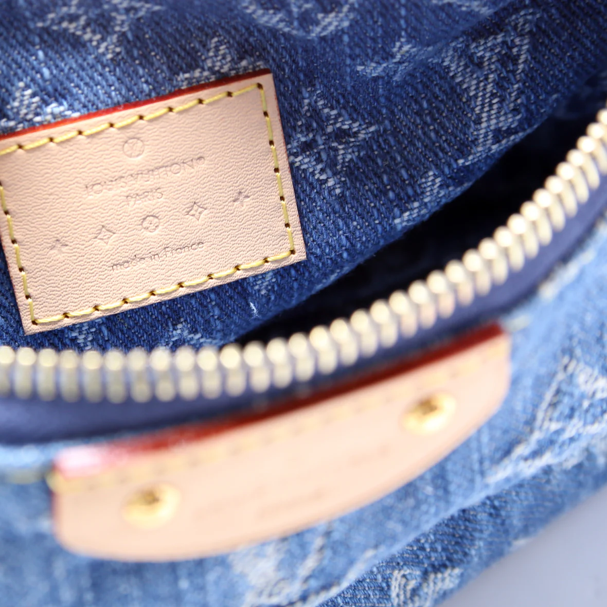 Hills Pochette Denim - Image 9